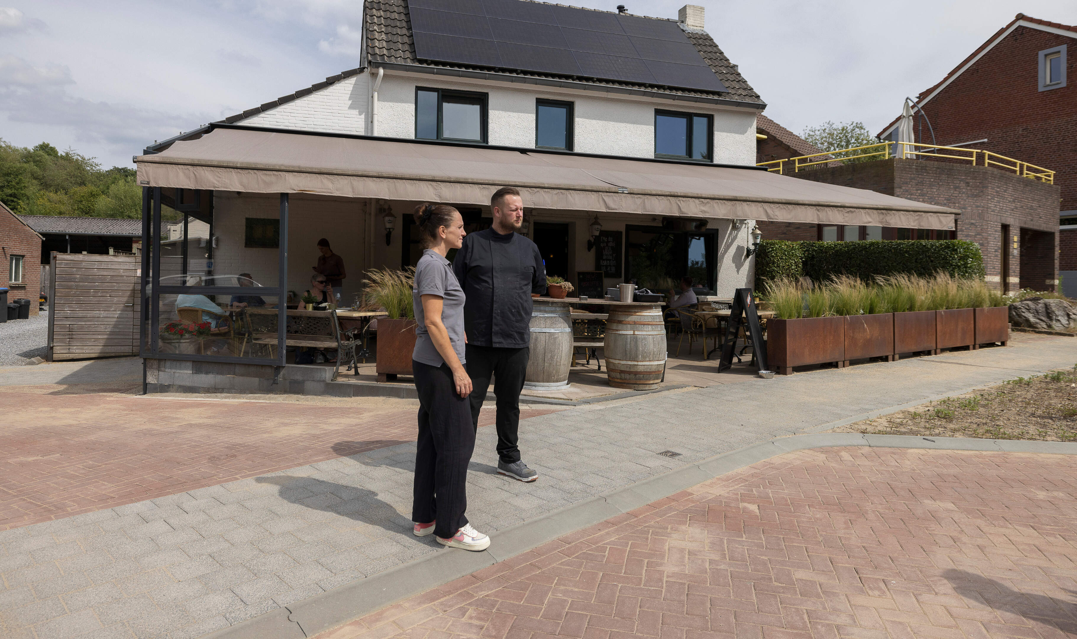 ’t Koffiehuuske Benzenrade krijgt vergunning voor hele terras, nu nog oplossing voor parkeren