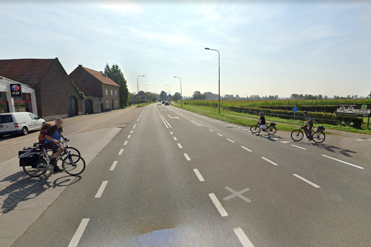 Gevaarlijke oversteekplaats voor fietsers in Roosteren aangepast