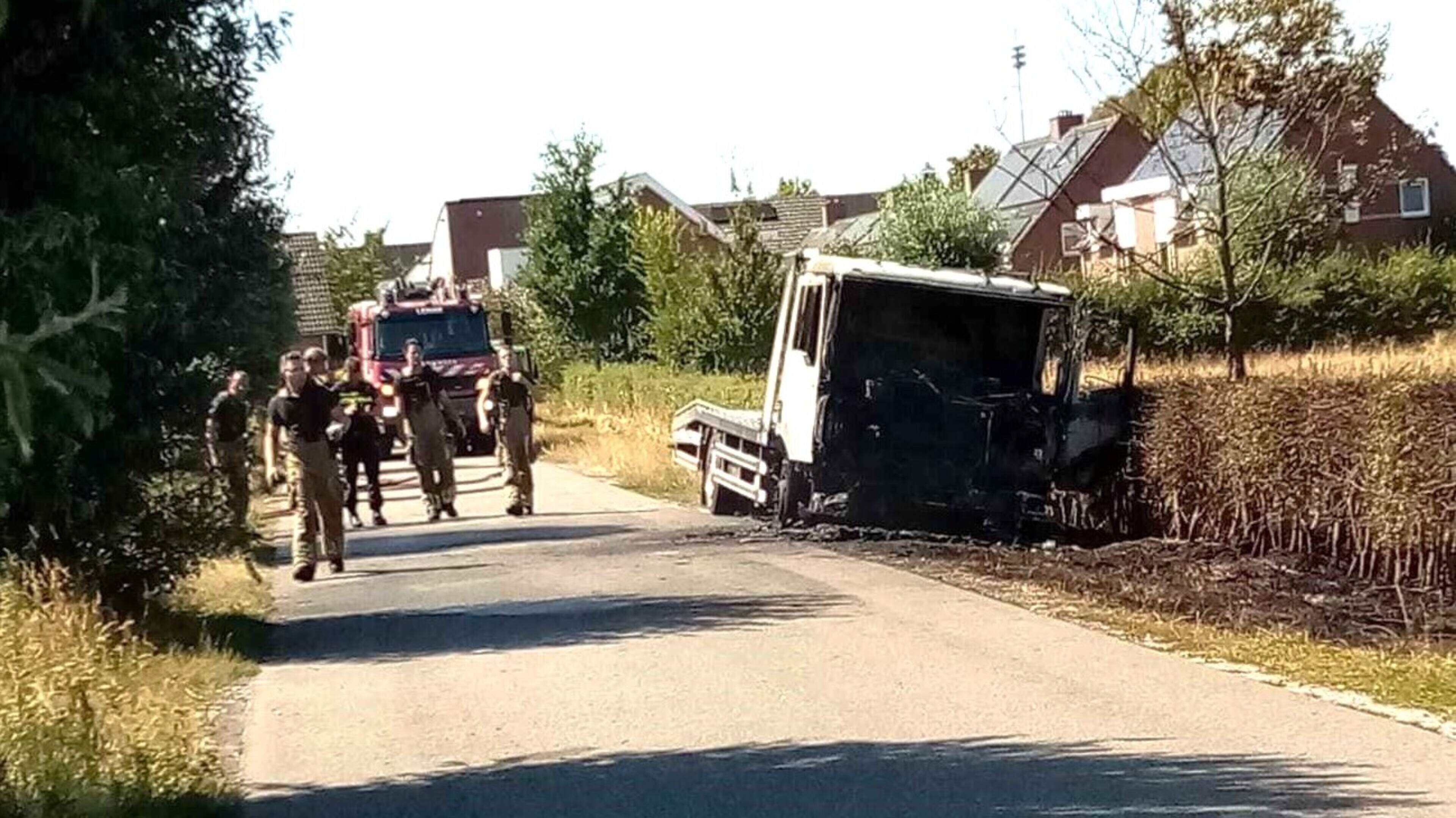 Autotransporter uitgebrand in Arcen