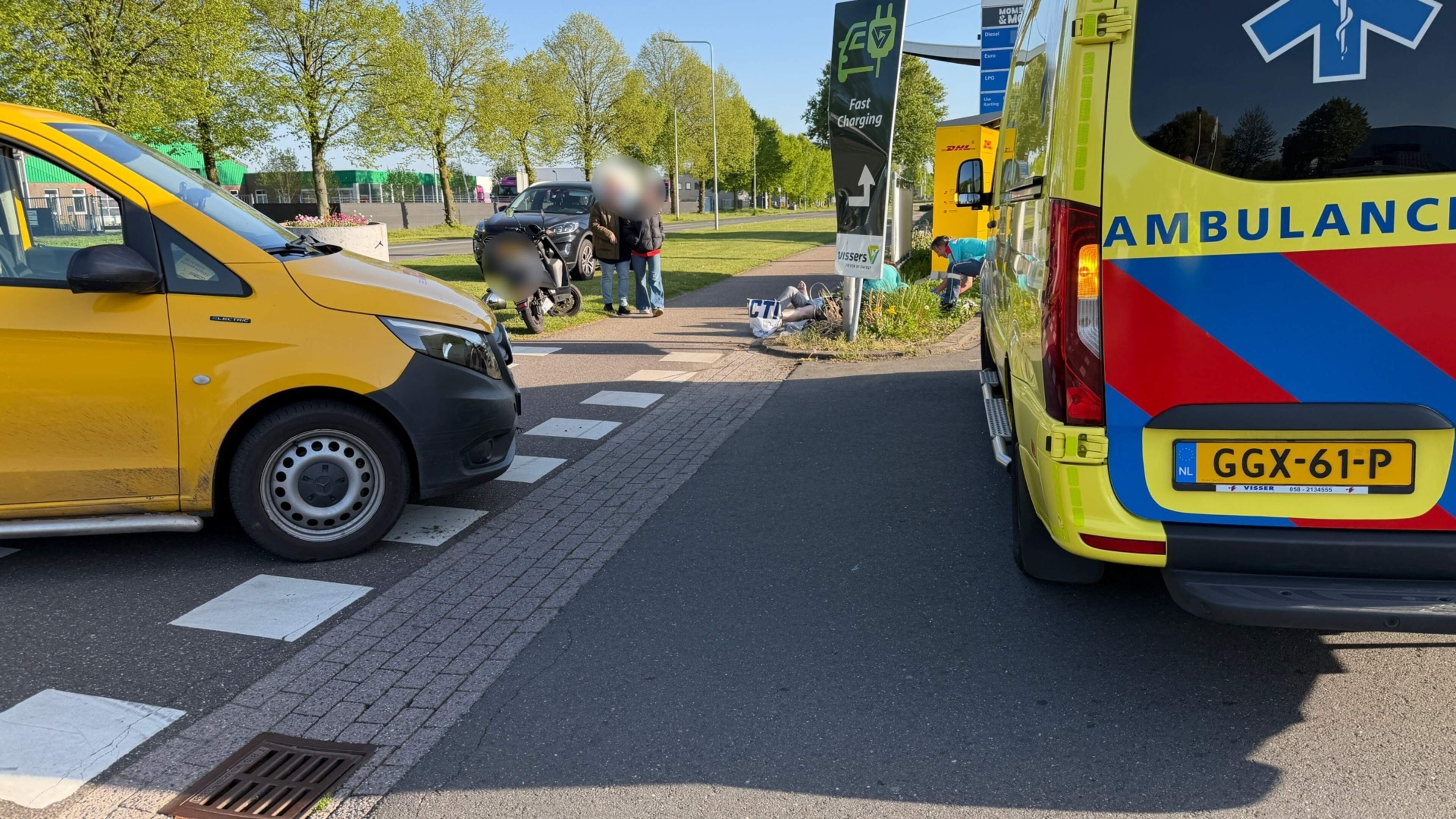 Scooterrijder ernstig gewond bij aanrijding met busje in Horst
