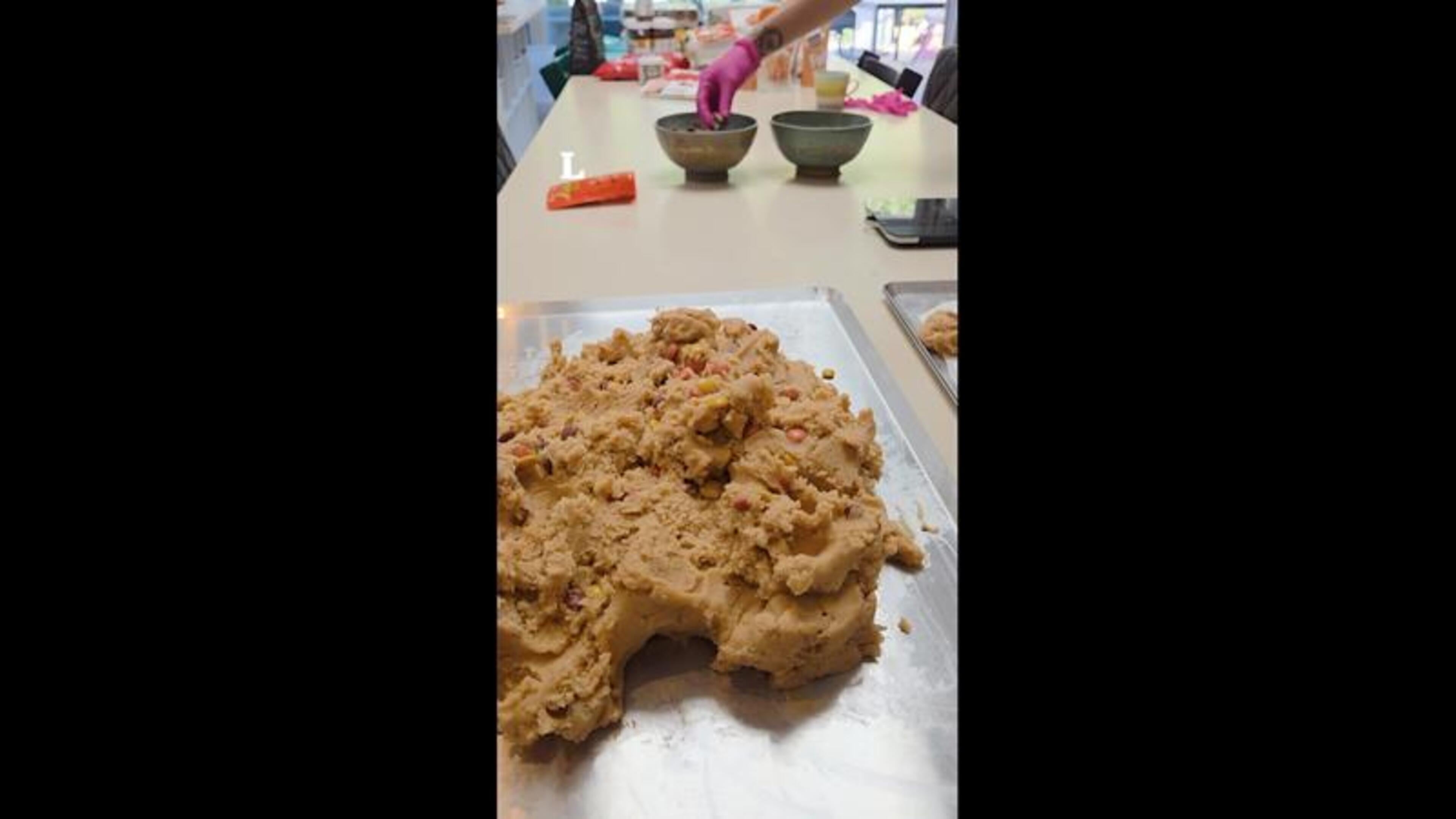 Whitney (37) uit Roermond bakt meer dan 200 koekjes per dag voor haar Koekhuisje