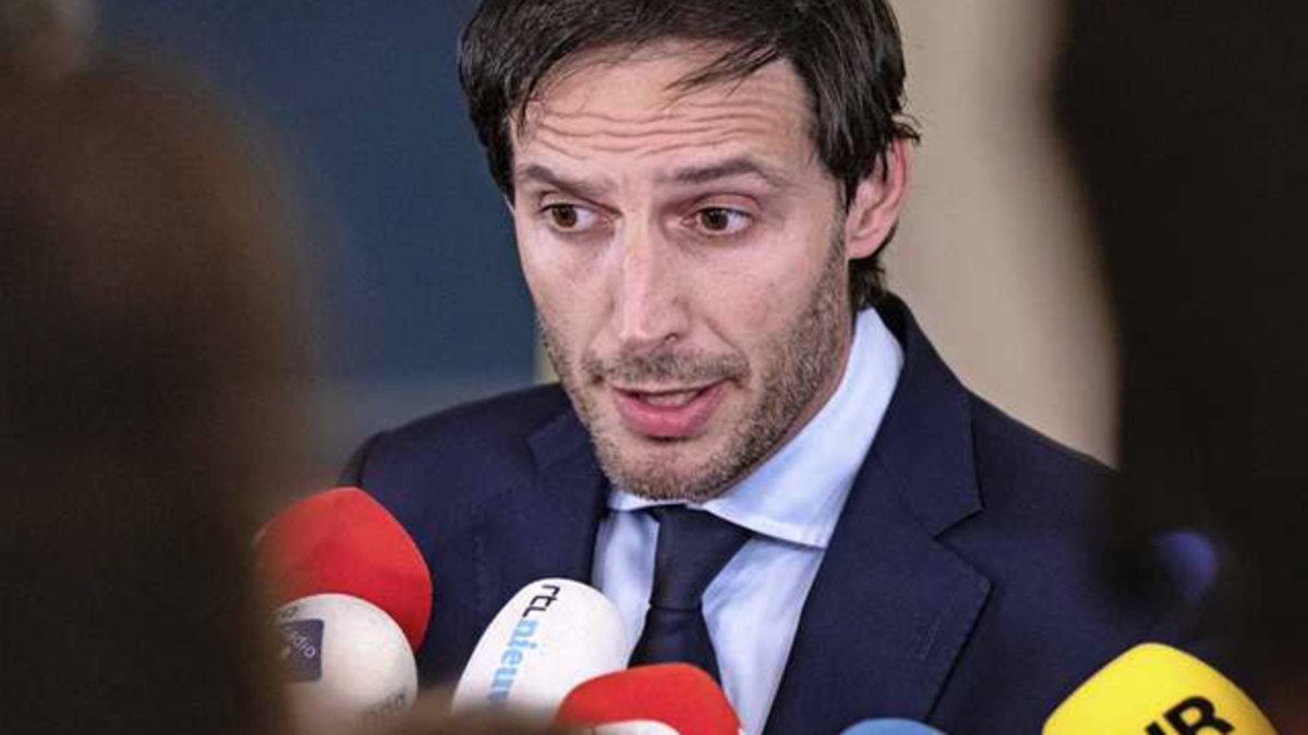 Aankomend Eurocommissaris Hoekstra neemt ontslag als minister | De ...