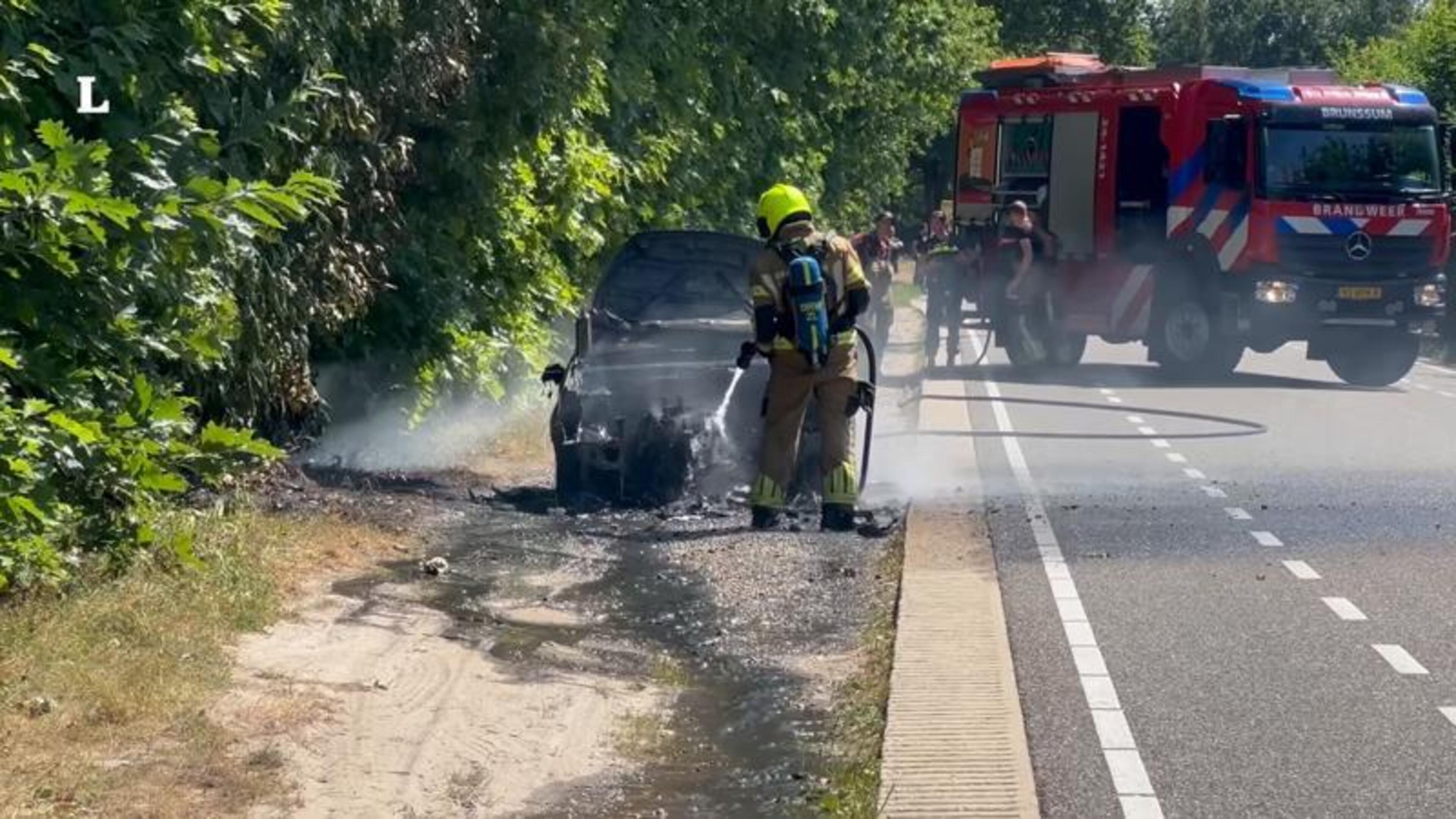 Rijdende auto vat vlam in Brunssum