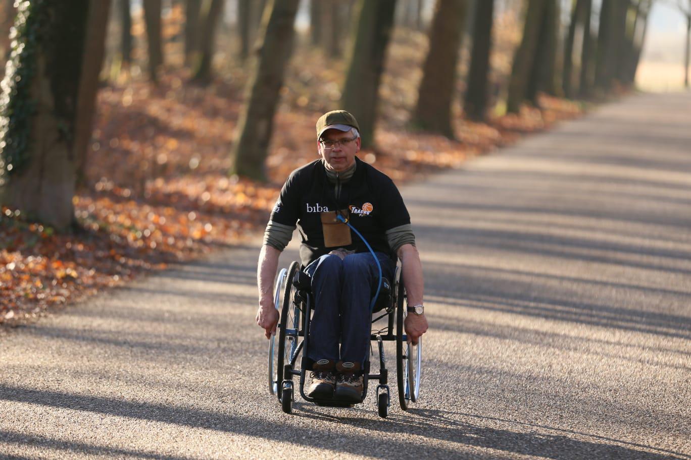 Henk Baggen uit Limbricht legt 100 kilometer af om zijn bijna compleet verlamde vriend Lambert Moone