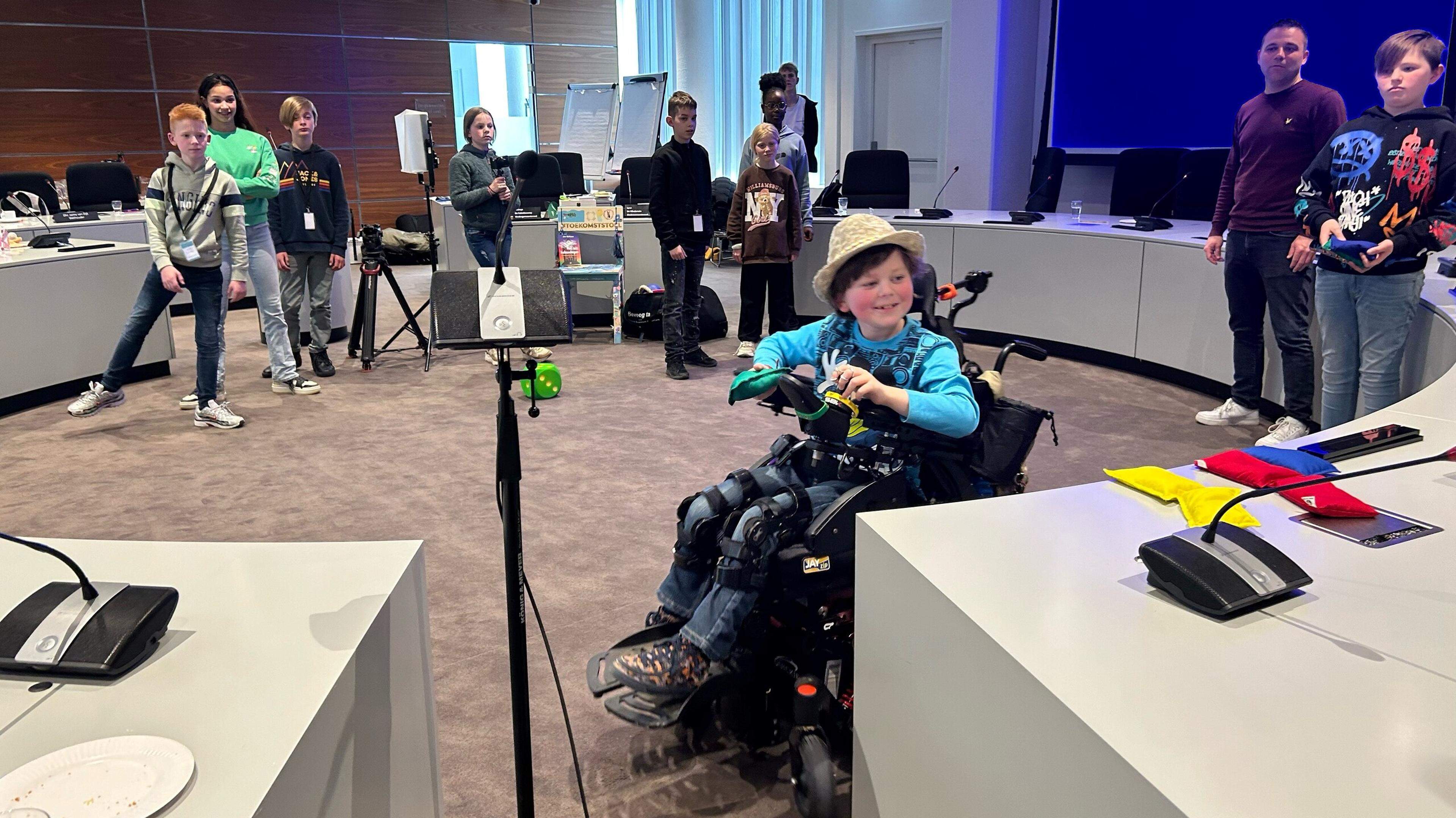Met dank aan zieke Lucas (10) gaan kids in Brunssum straks ook in rolstoel de glijbaan af