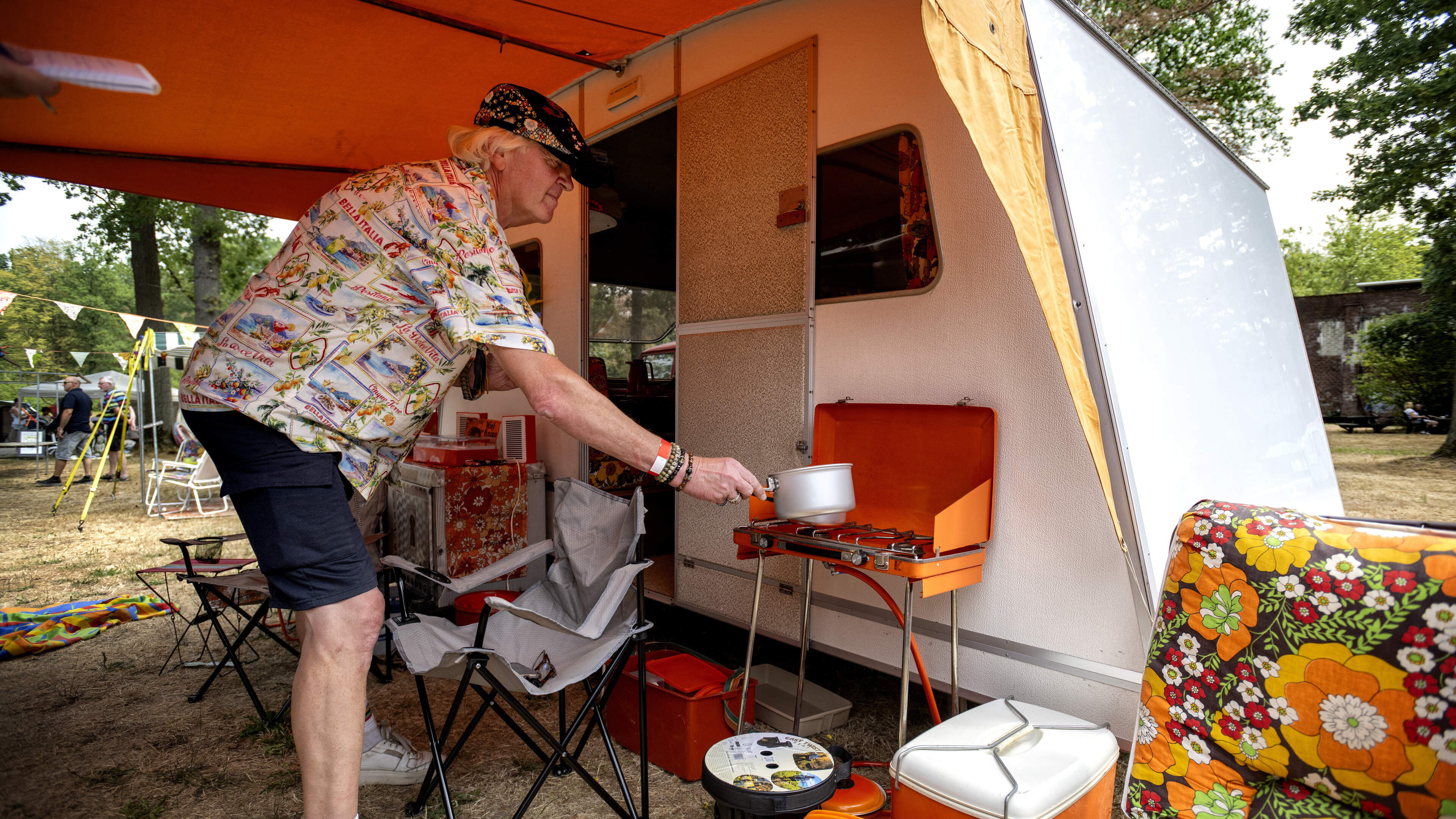 Op de Retrocamping in Brunssum ga je terug in de tijd met tenten en campers van voor 1990: ‘Ik ben a