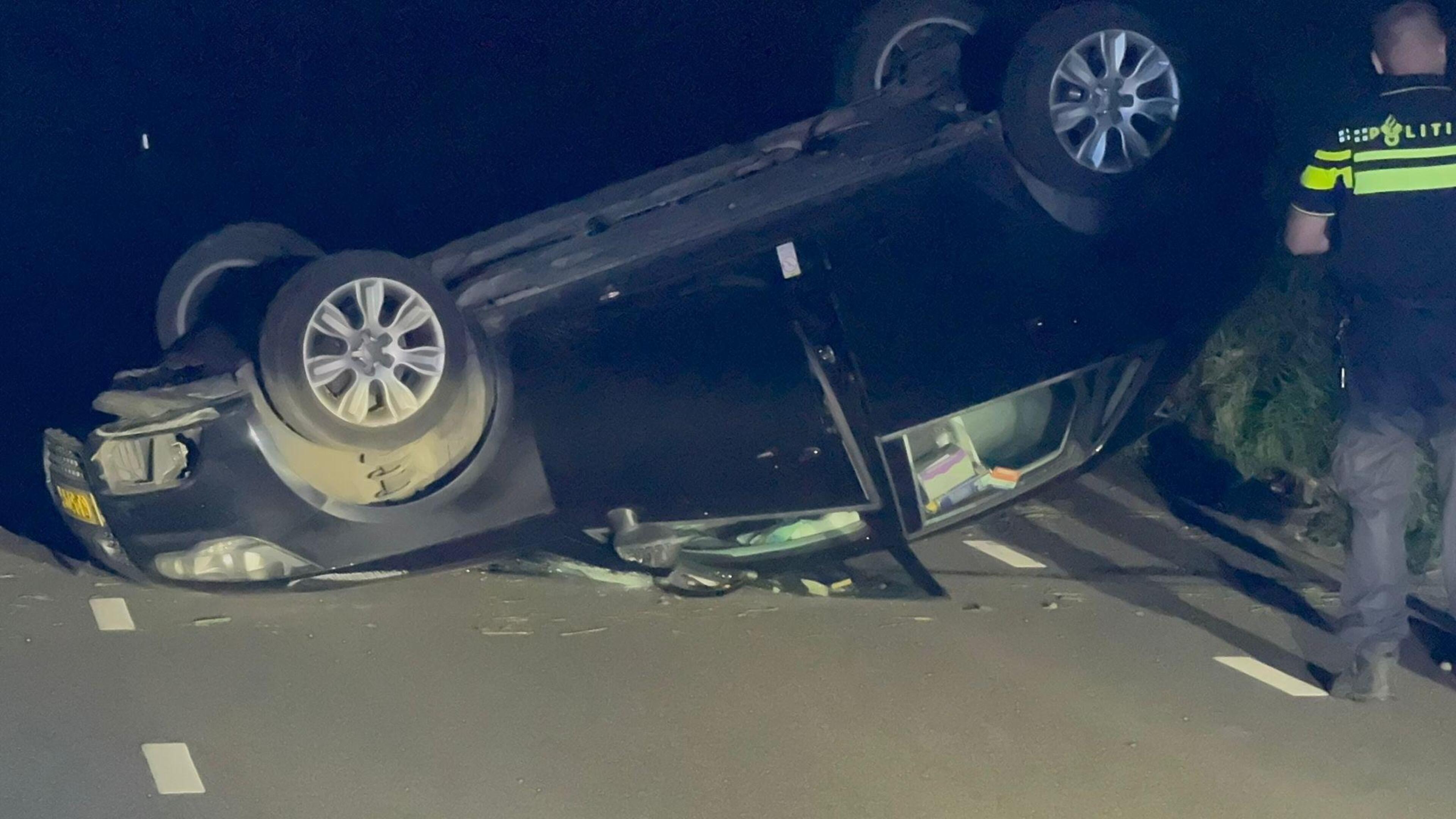 Auto eindigt op de kop bij eenzijdig ongeval in Schimmert