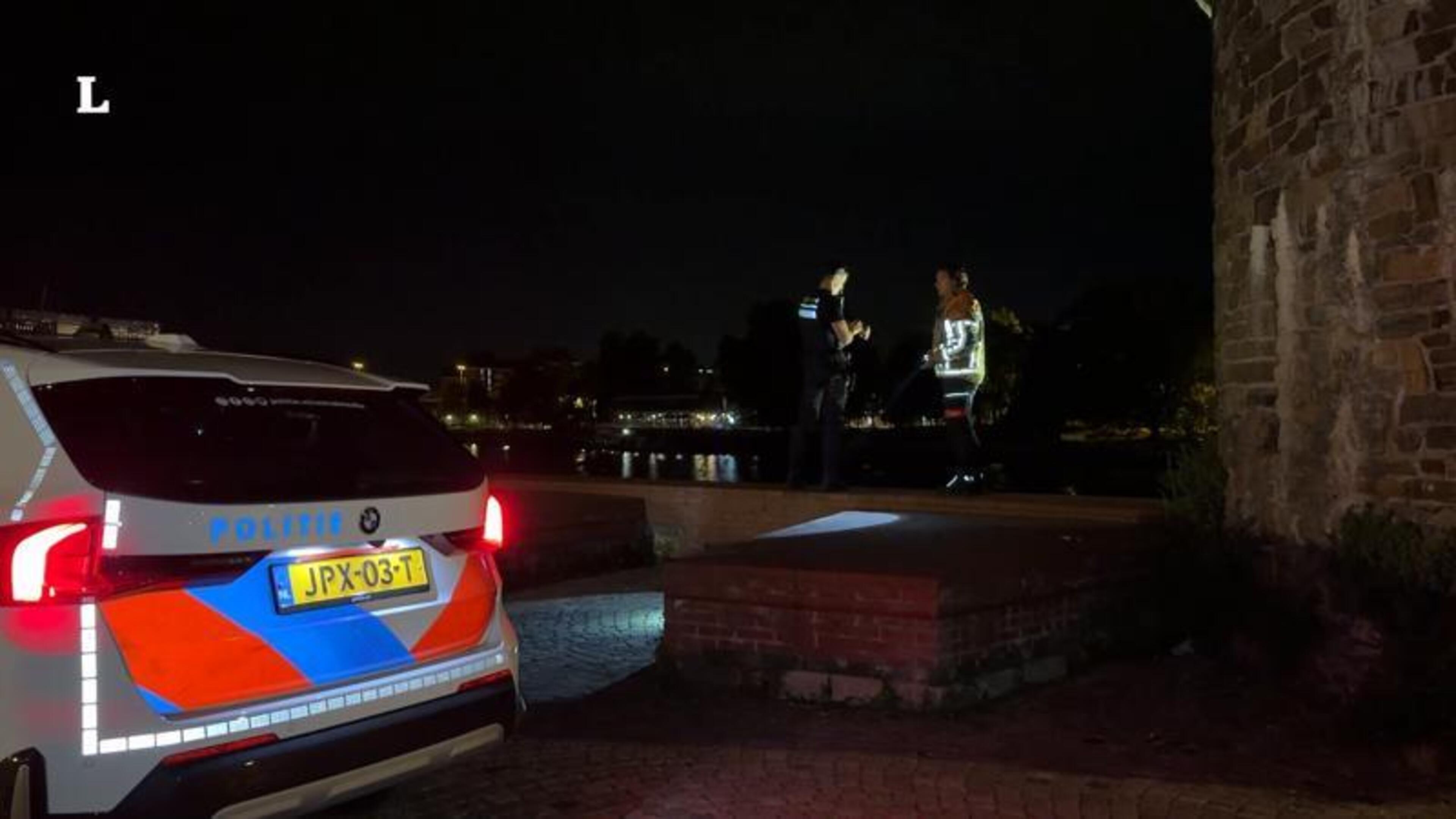 Zoekactie na melding van persoon te water in centrum van Maastricht