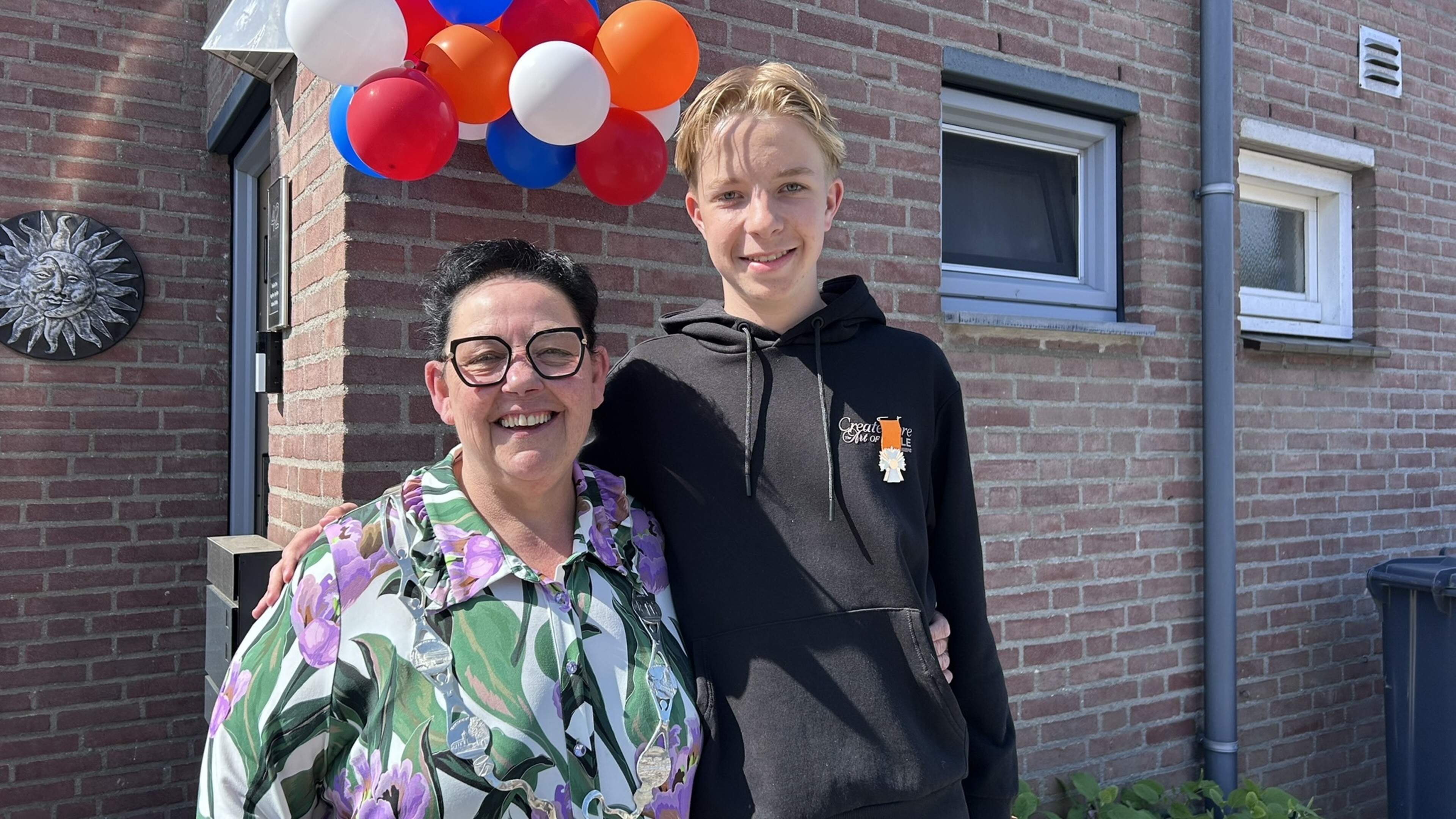 Rik (21) en Nicka (15) zijn door gemeente Stein onderscheiden met jongerenlintje