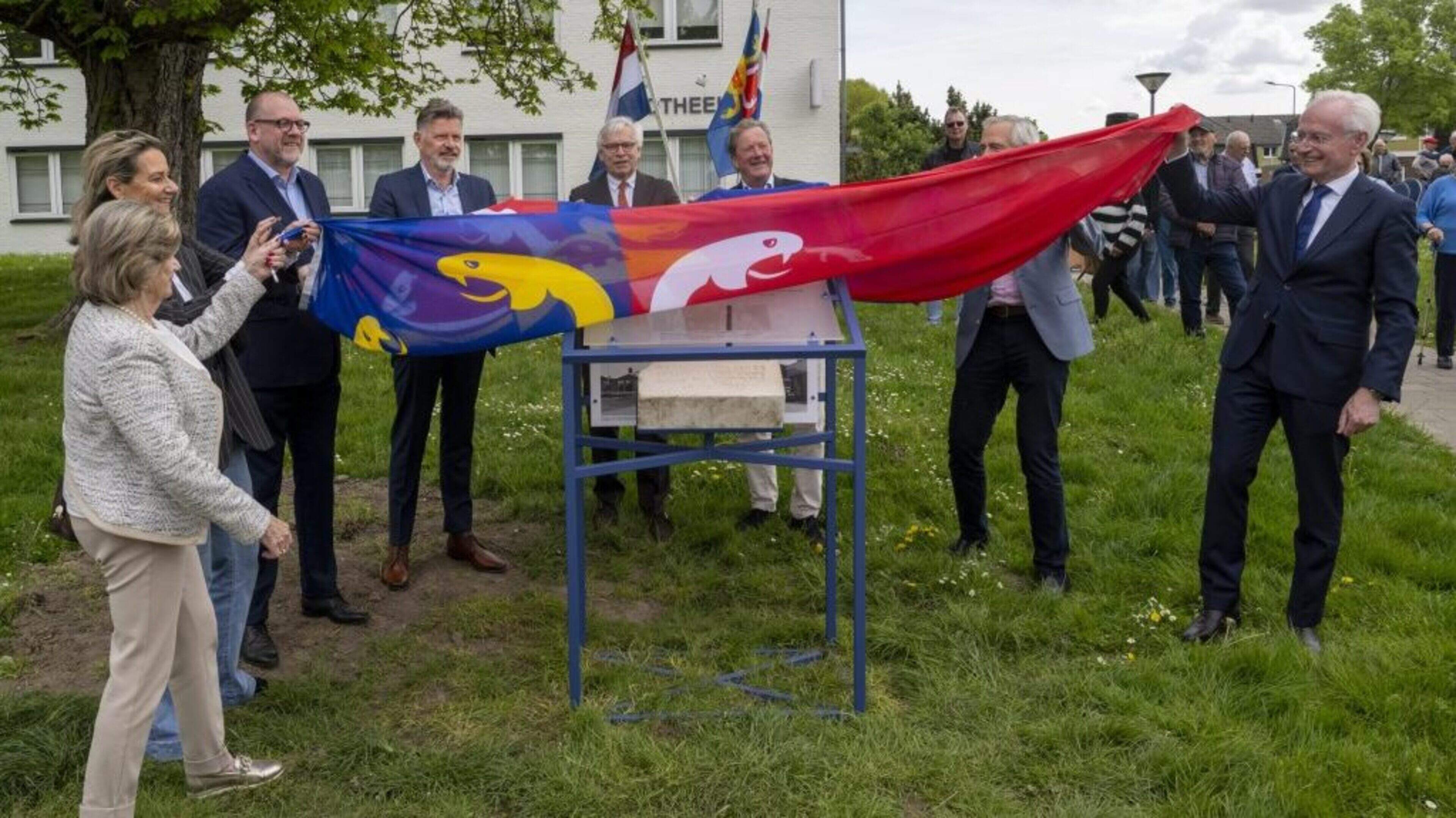 Monument herinnert aan fabrieksverleden in Philipsbuurt in Sittard