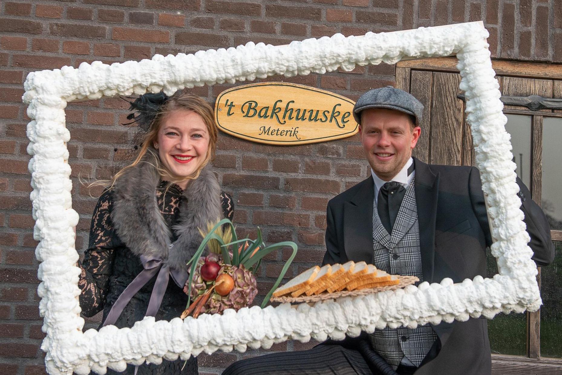 Meulewiekers uit Meterik vieren uitgestelde boerenbruiloft bij de molen