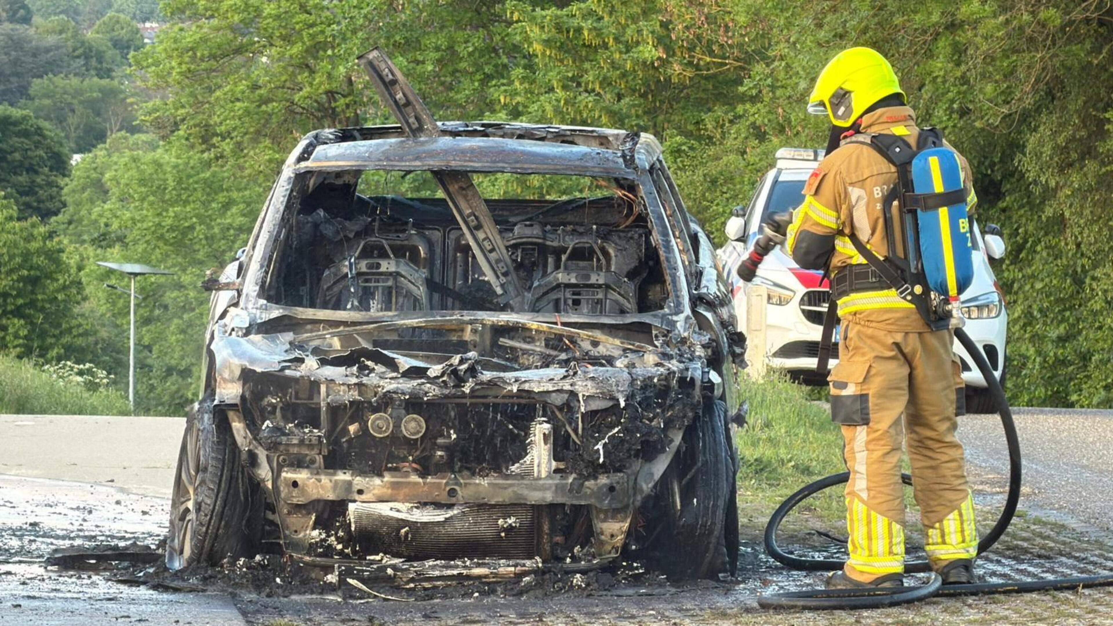 Auto brandt volledig uit in Voerendaal