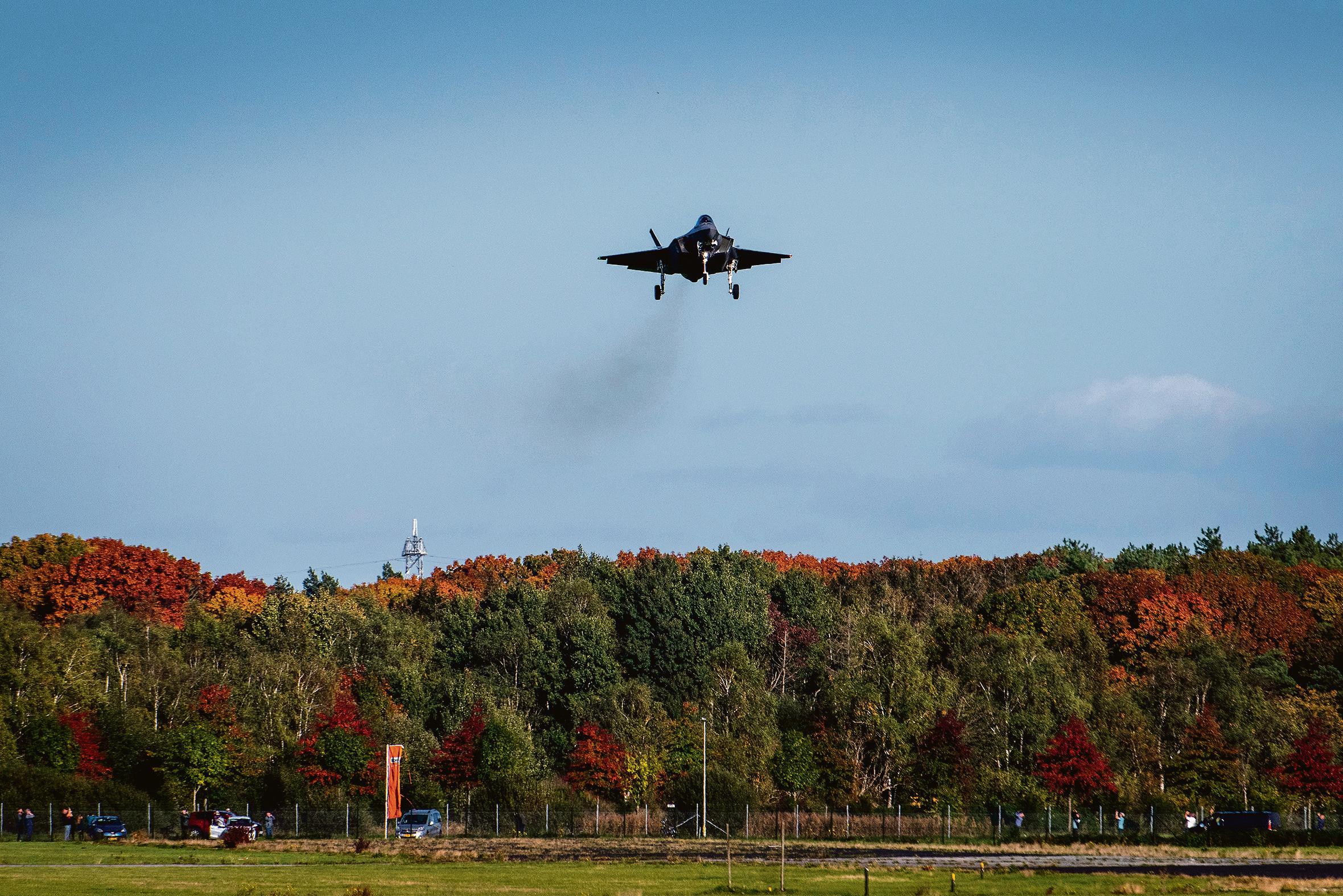 Geluidsonderzoek: stationeren extra F-35 straaljagers op vliegbasis De Peel is een optie