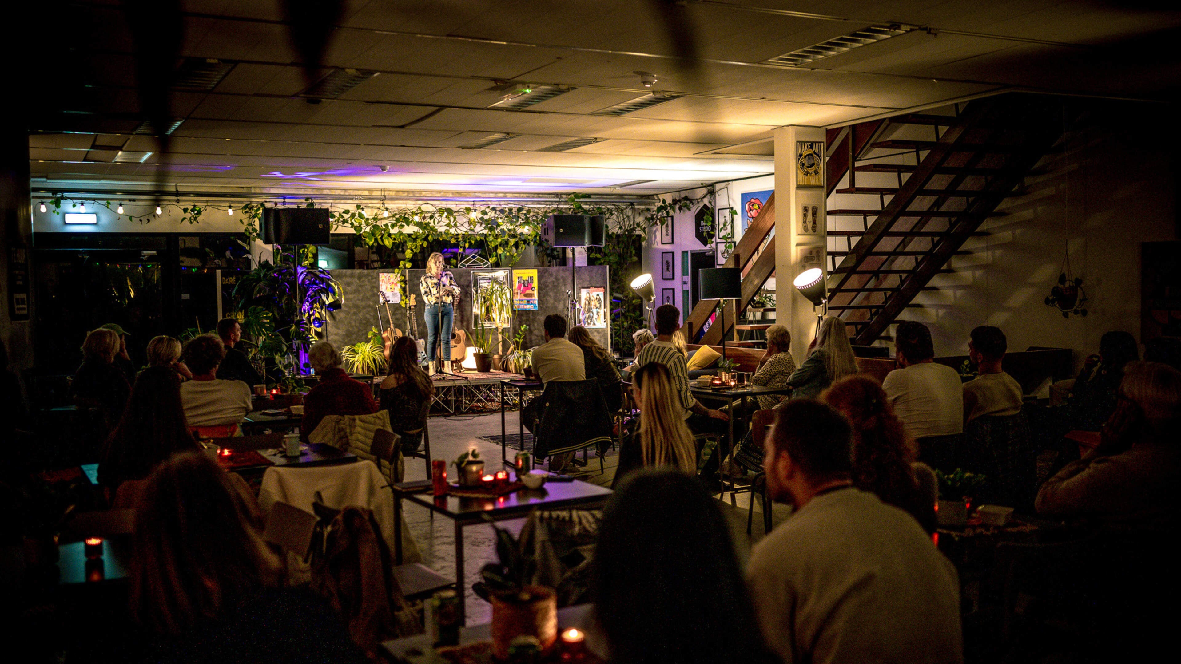 Met Het Podium is een reeks gratis live-avonden in The Movement gestart