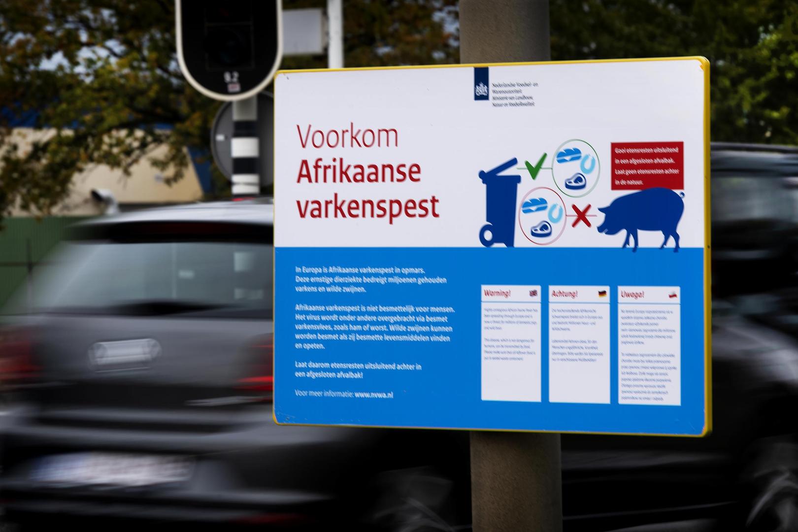 Al jaren wordt er met borden gewaarschuwd voor de Afrikaanse varkenspest.