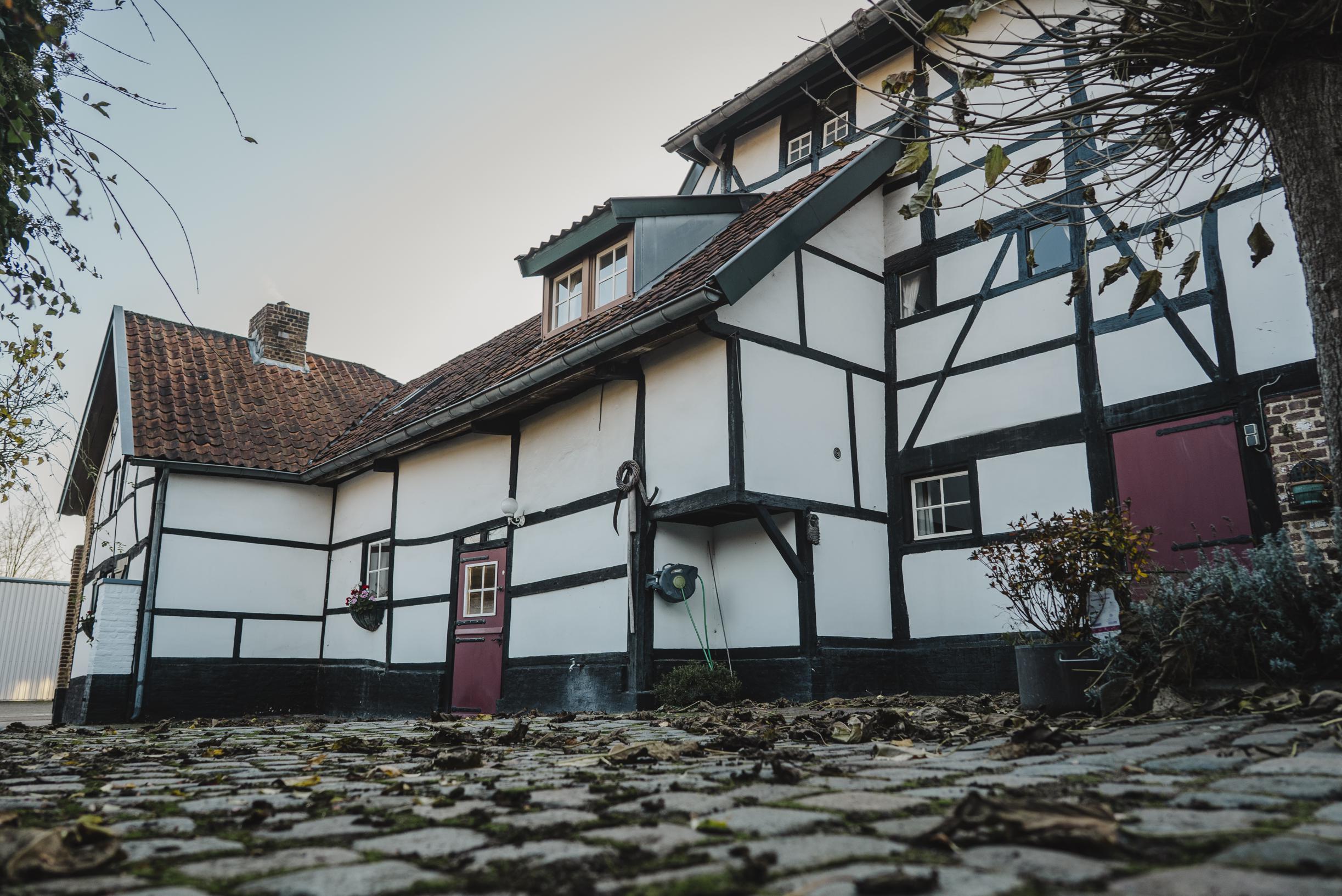 Historische hoeve Schinnen krijgt nieuwe eigenaar: waren Bokkenrijders hier kind aan huis?