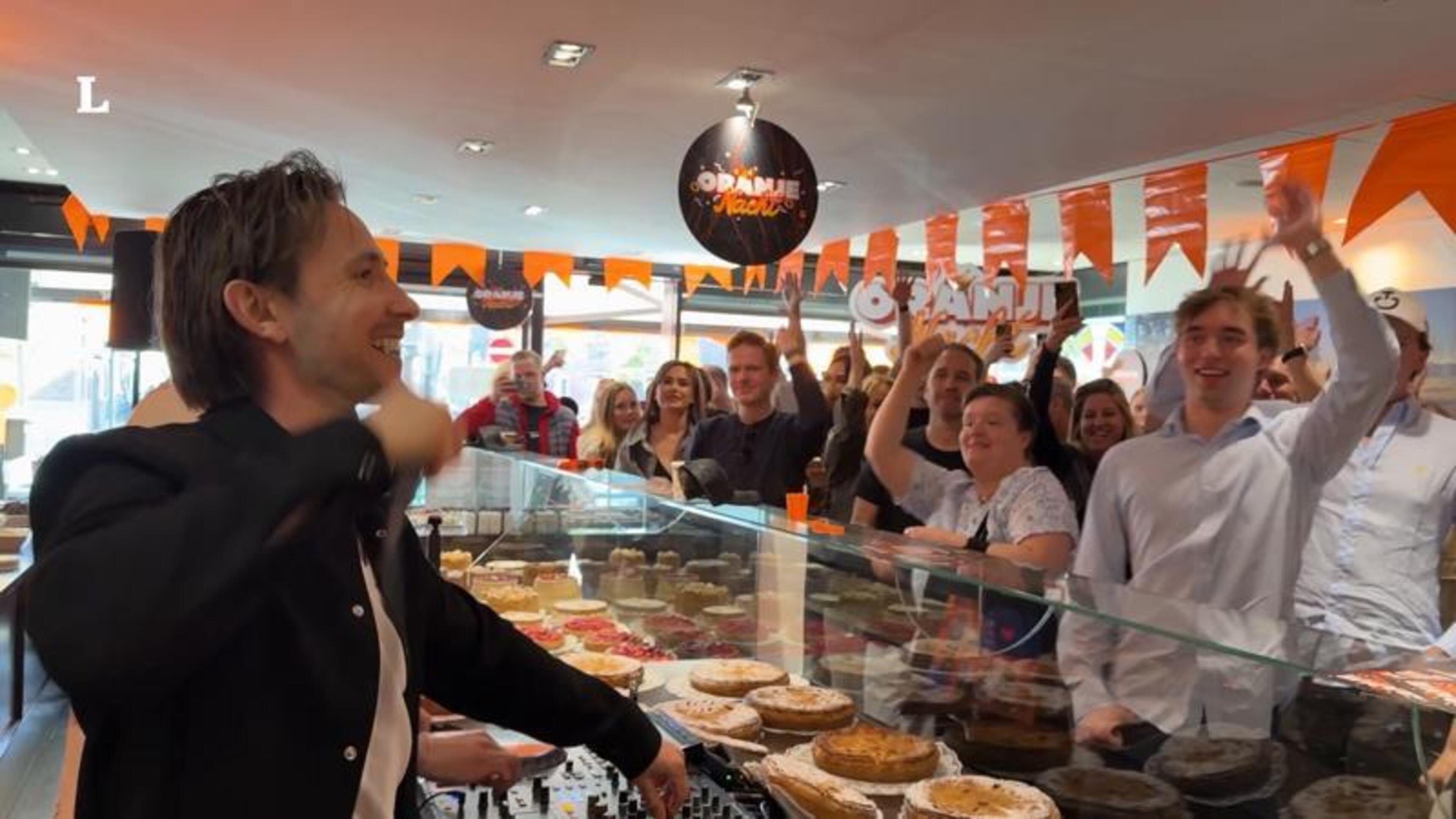 Deejays Lucas & Steve zetten tussen de vlaaien en taarten rustige Maastrichtse wijk op z’n kop: ‘Ze 