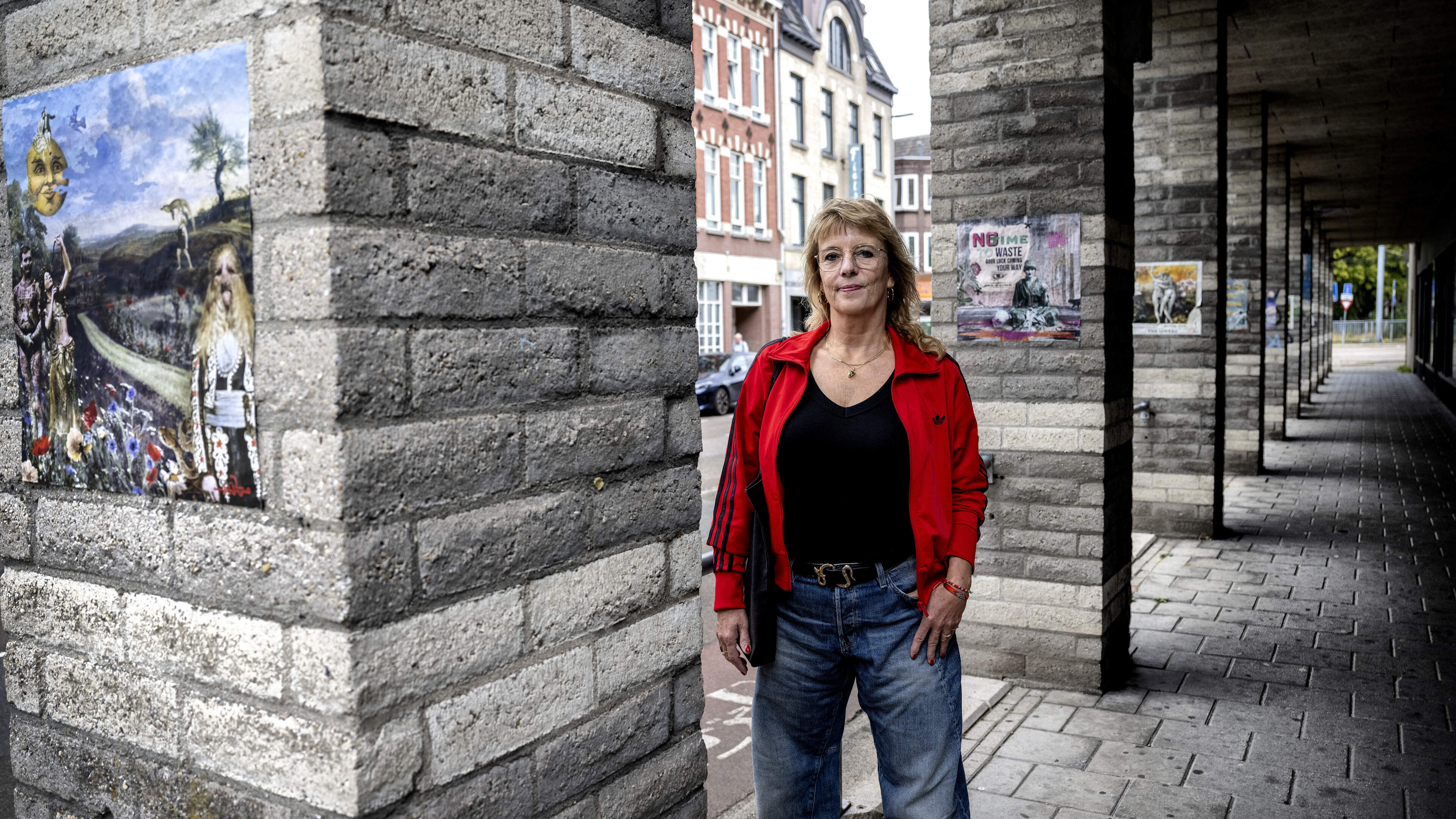 Belinda laat Heerlen ‘funkelen’ met kunst en behanglijm, ‘geen aanklacht tegen leegstand maar ode aa