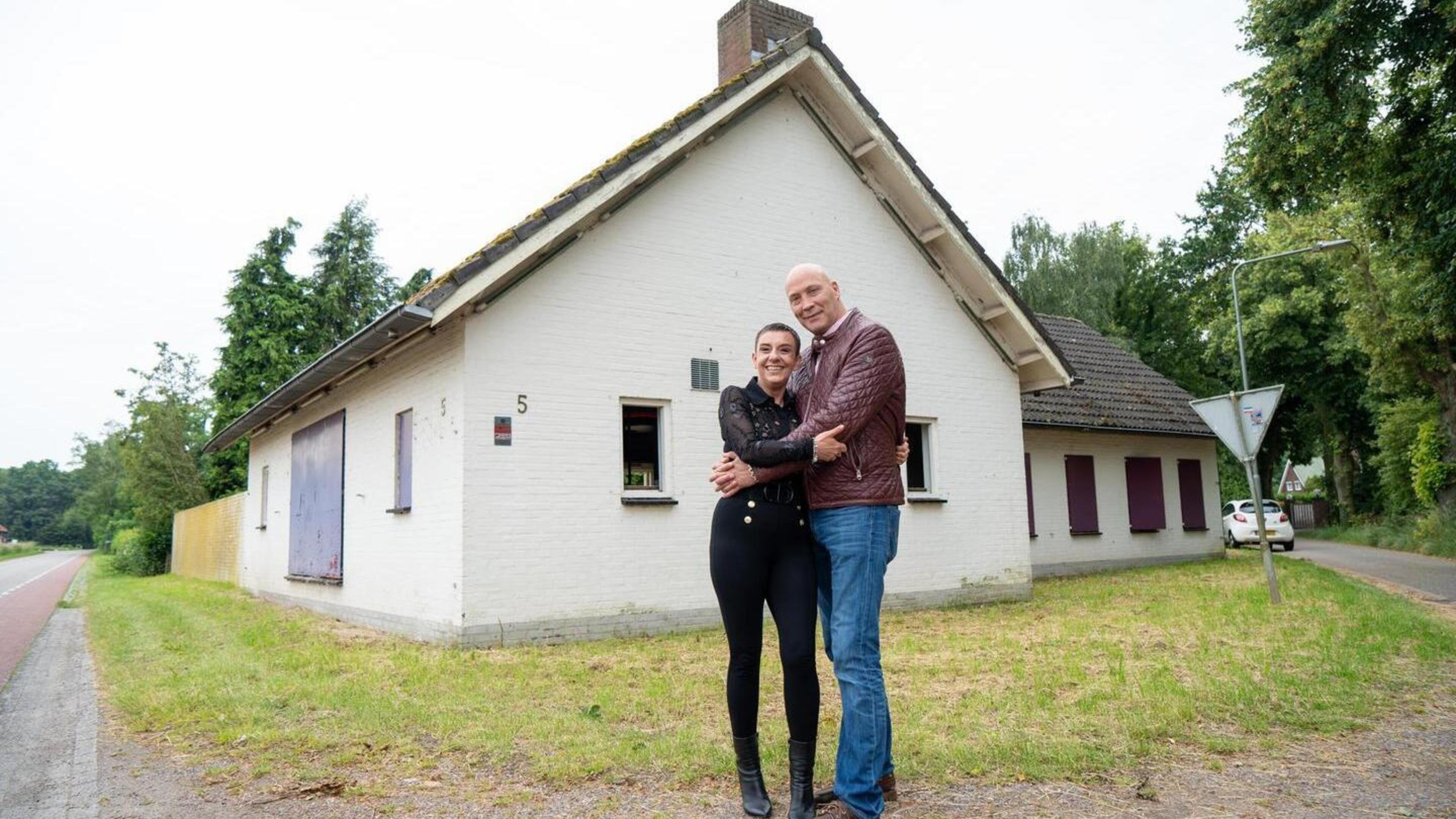 Verbouw Woeste Hoeve Maasbree tot erotische massagesalon vertraagd, maar Katarina start alvast
