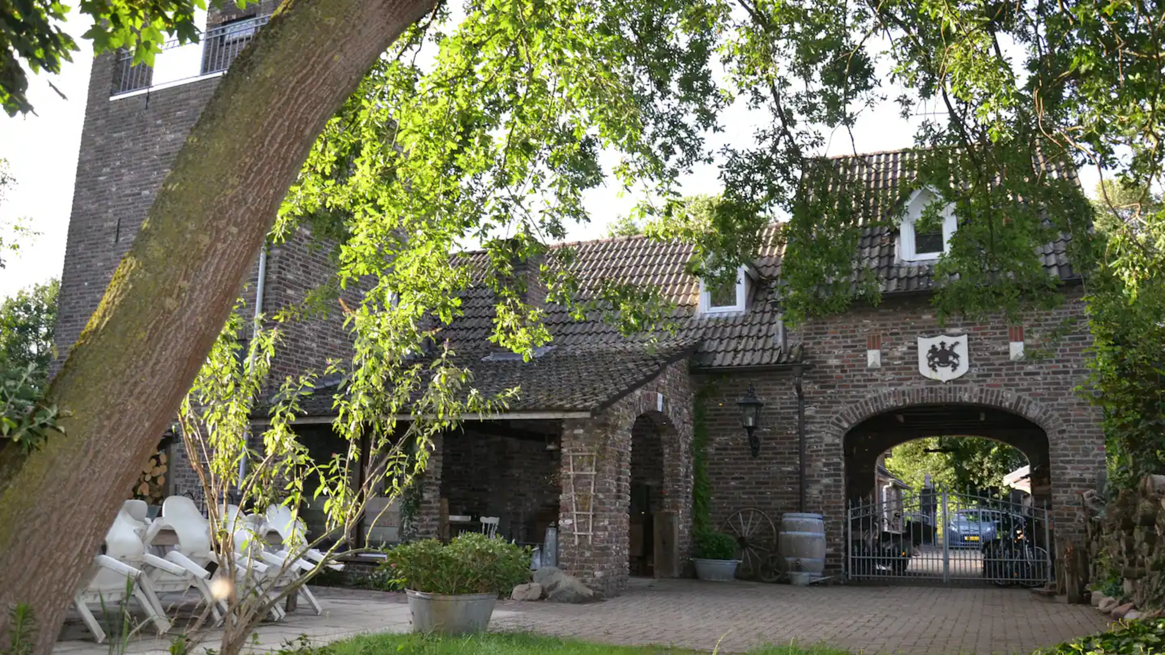 Van dwangsom naar legalisatie: toerist blijft welkom in kasteel en landhuis op Panningse platteland