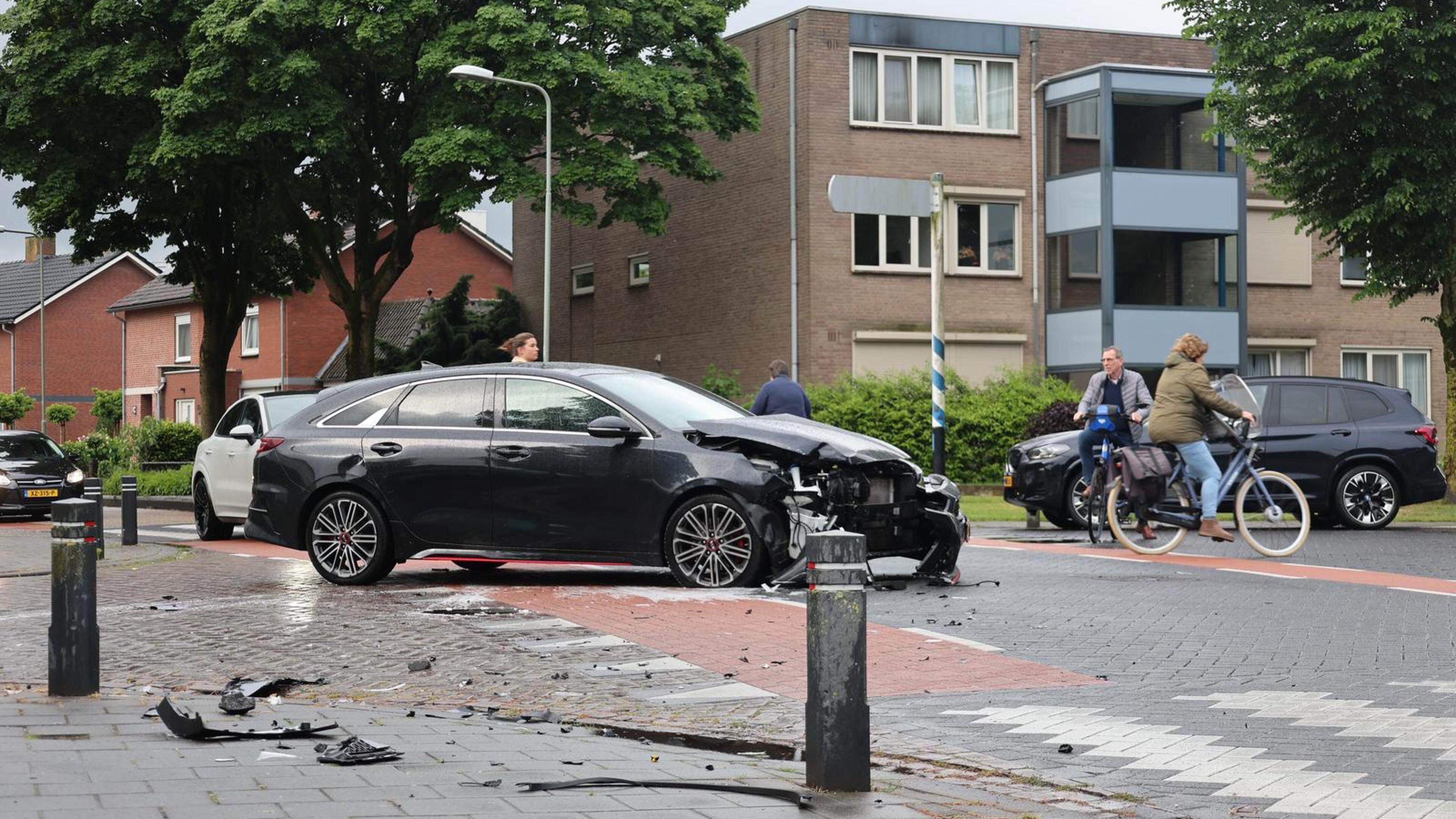 Botsing tussen twee auto’s in Venray