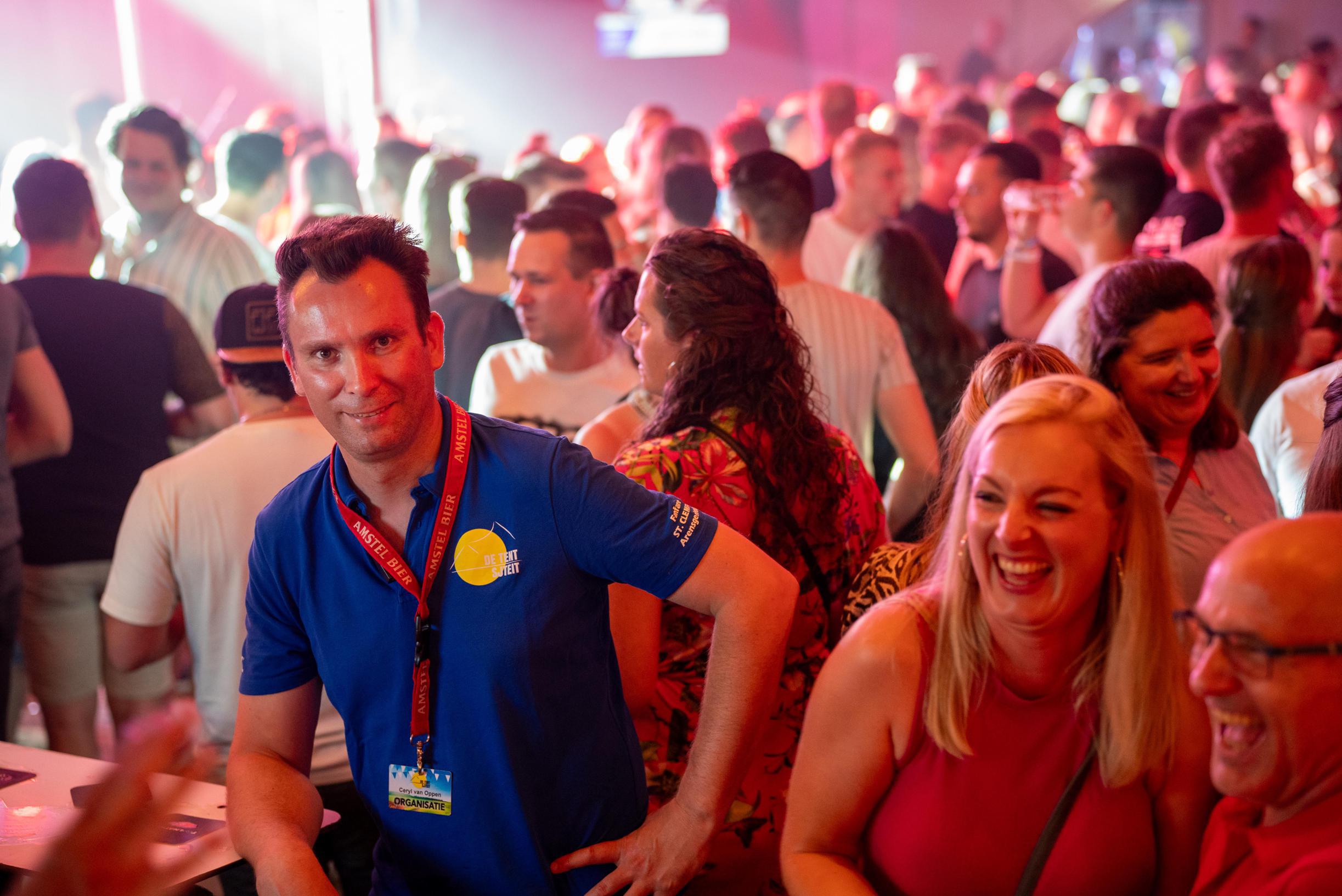 De Tent Sjteit ook na zestig jaar nog fier overeind: ‘Zo ongeveer het laatste echte ouderwetse tentf