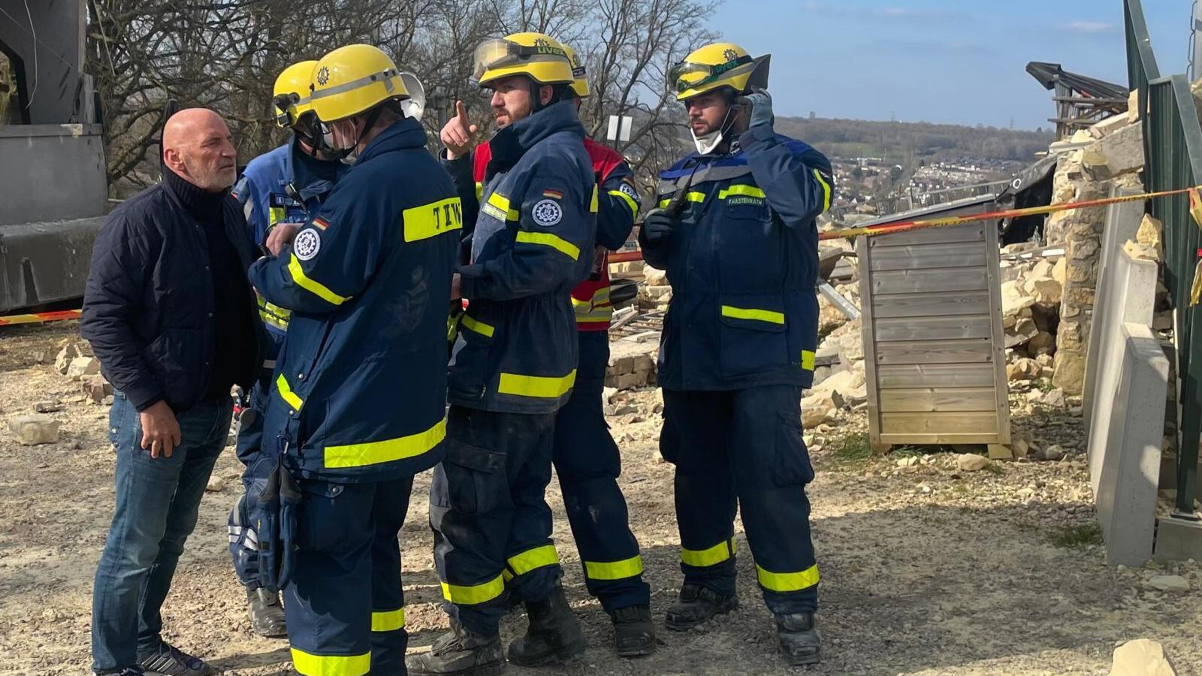 Ingestorte Wilhelminatoren in Valkenburg trekt zelfs ’s nachts ramptoeristen: “Ze komen met drones”