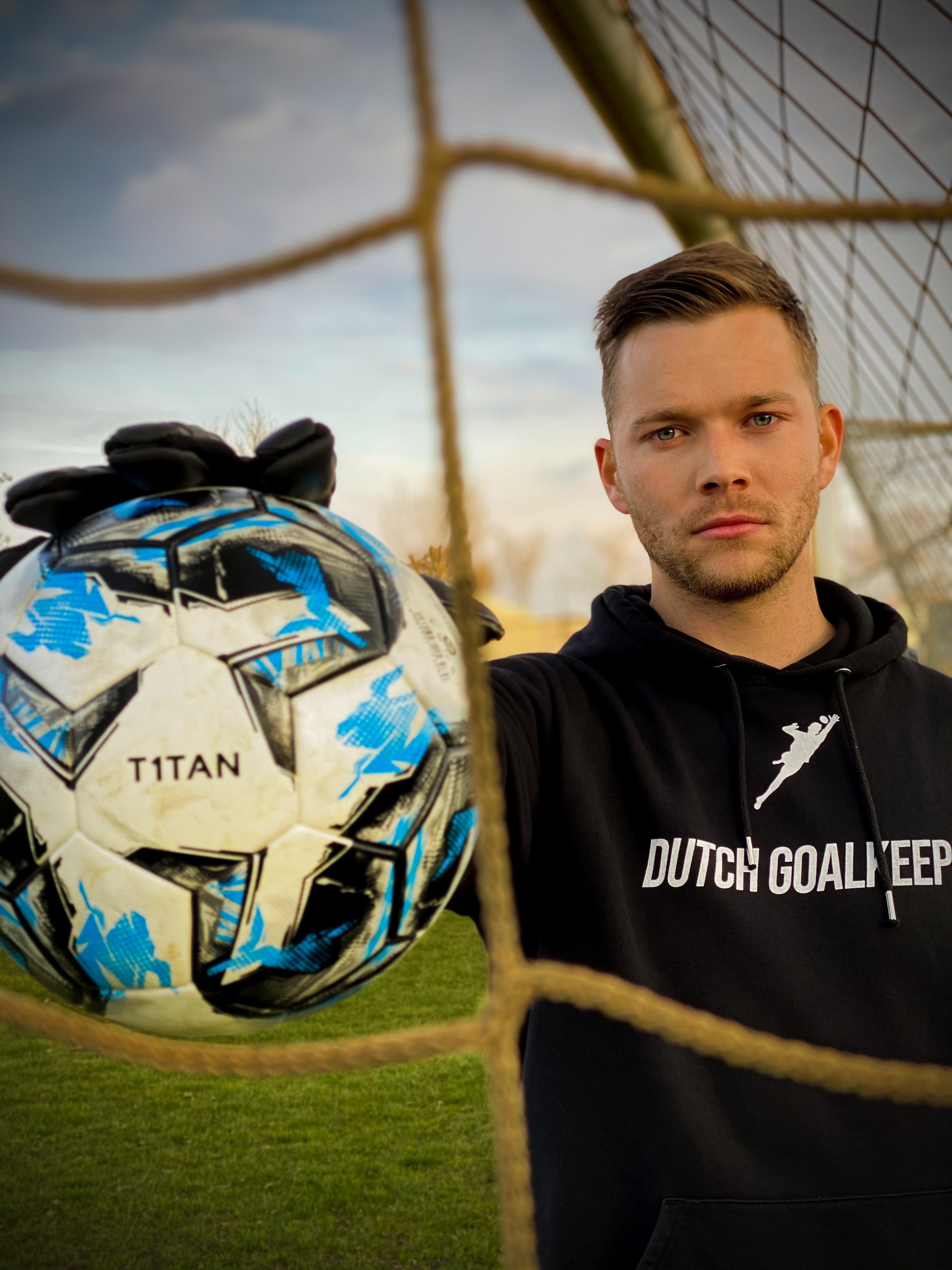 Keeper Koen (24) social media-kanon uit Roermond: ‘Ik heb mijn baan ...