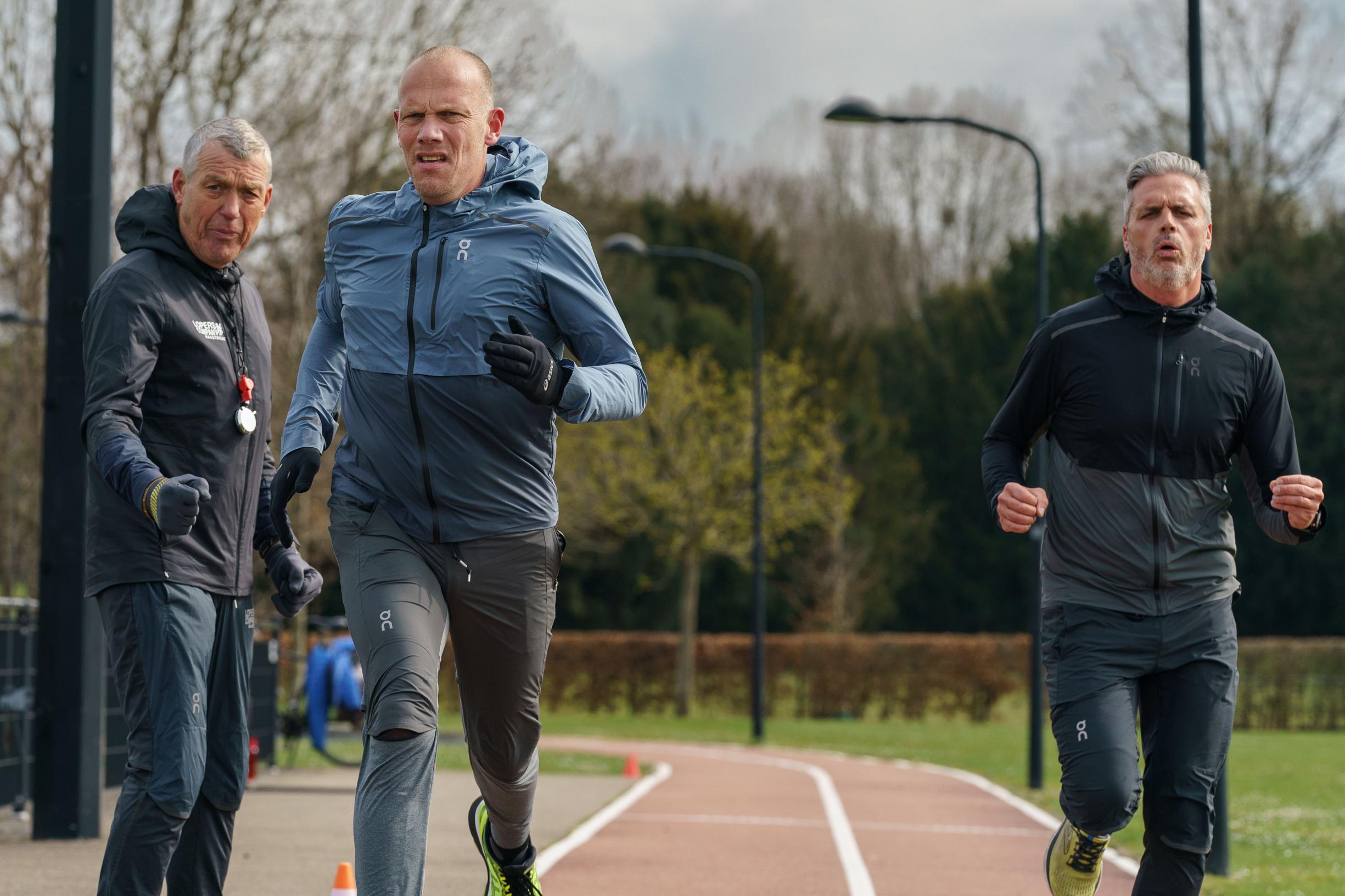 Met slechts vijf maanden voorbereiding in de benen een marathon lopen: ‘Ik dacht: deze mensen zijn g