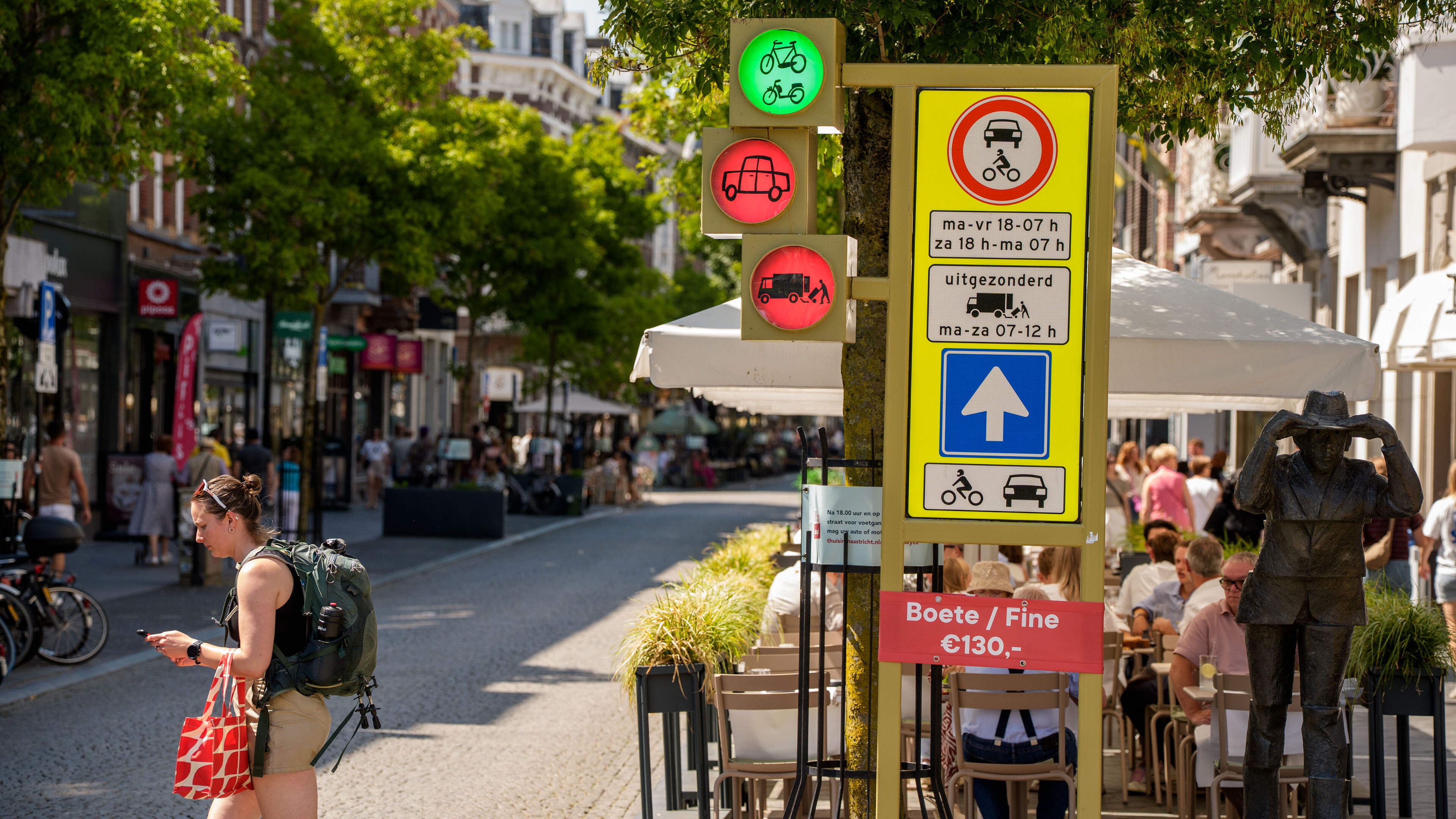 Bijna geen motorgeluid meer in autoluw deel van Maastricht: ‘Ik mis wel beetje het stadsgevoel’