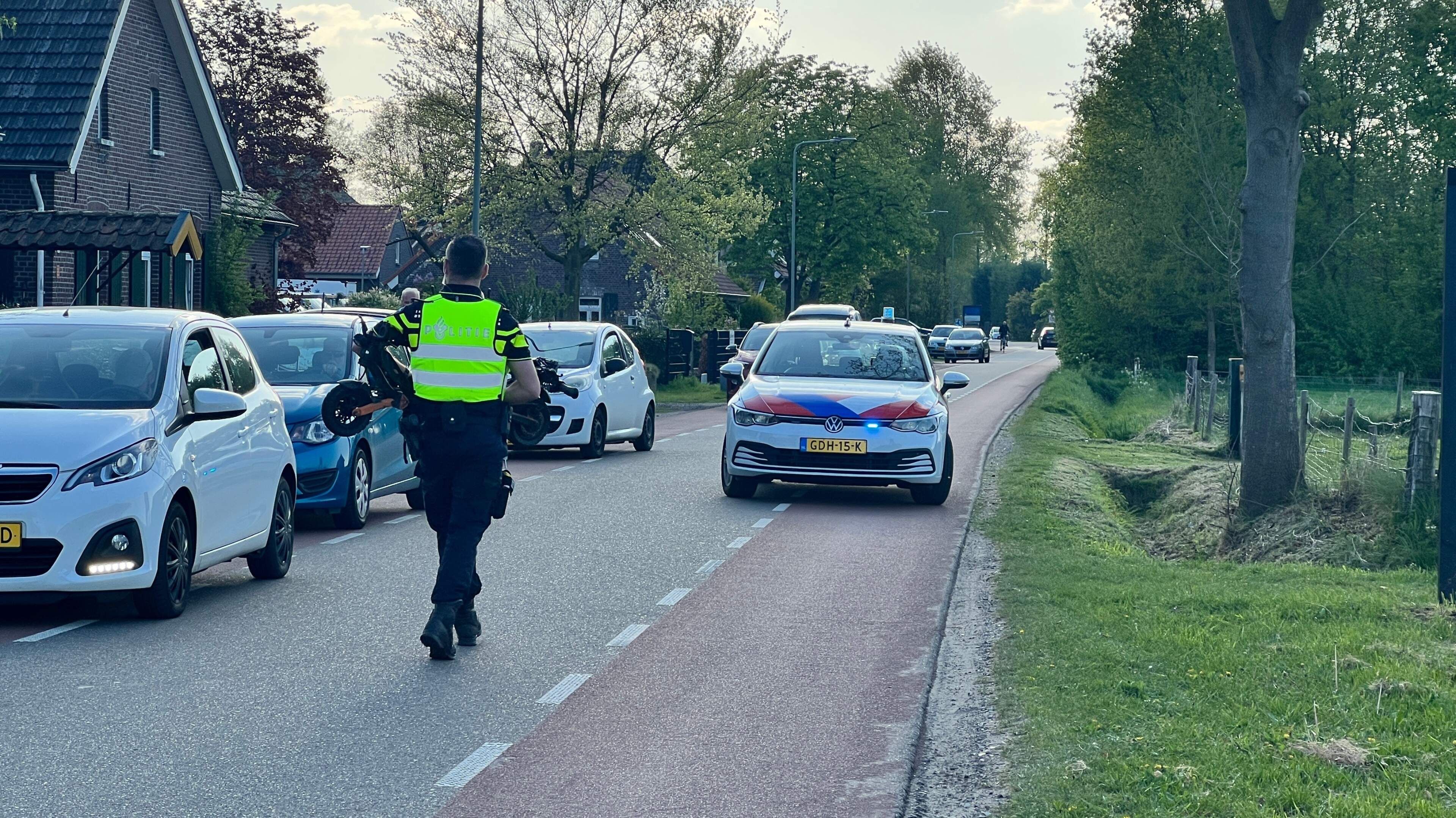 Man naar ziekenhuis na val van elektrische step in Helden, tweewieler door politie in beslag genomen