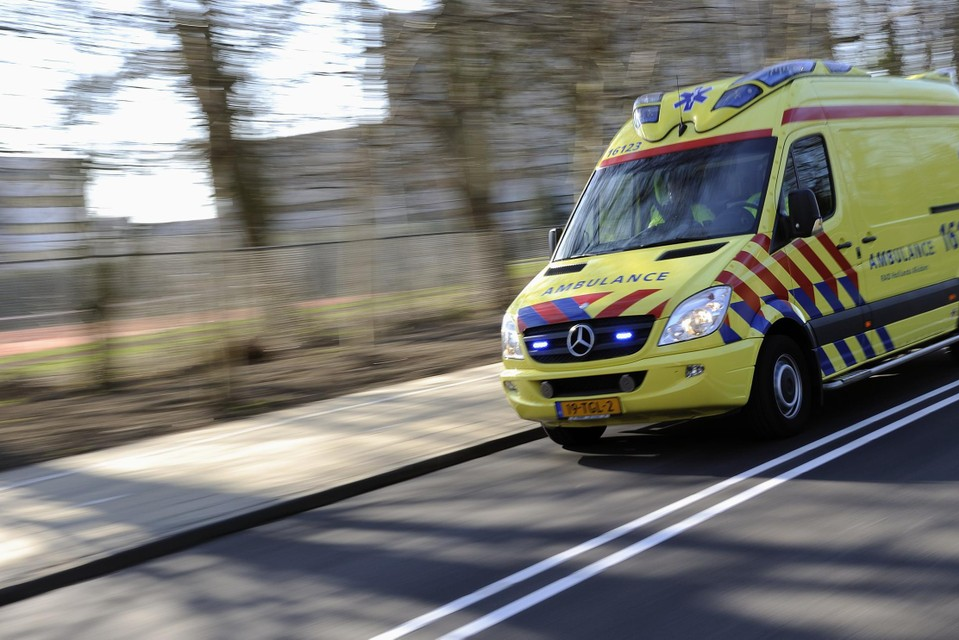 Scooterrijdster (18) aan verwondingen overleden na aanrijding in Linne