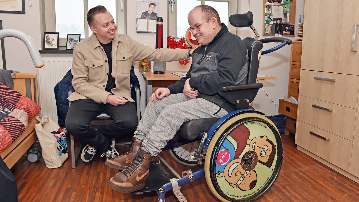 Camiel en zijn gehandicapte broer uit Nieuw-Bergen zijn een hit op Tik ...