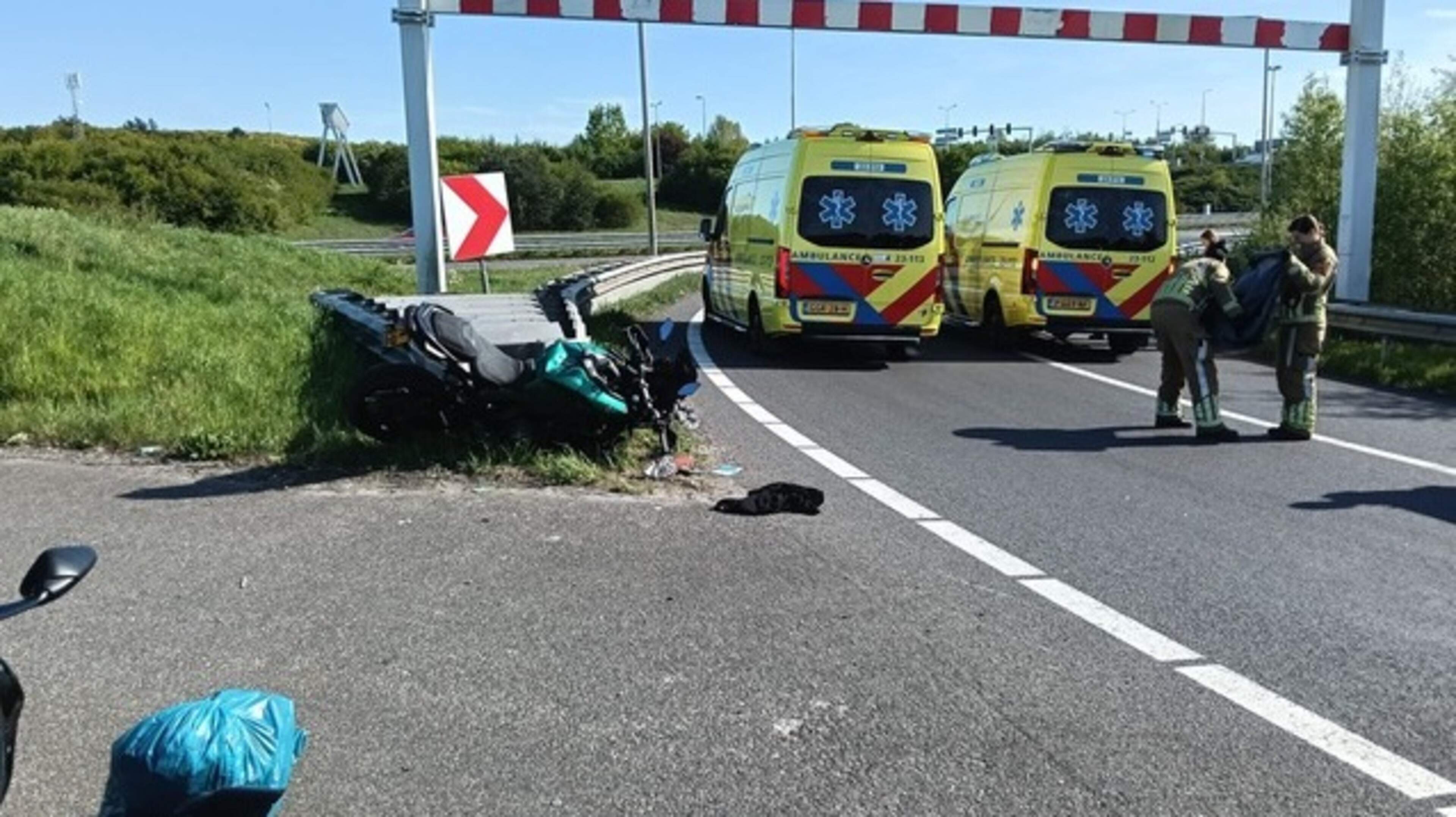 Motorrijder gewond na eenzijdig ongeluk op toerit A73 in Roermond