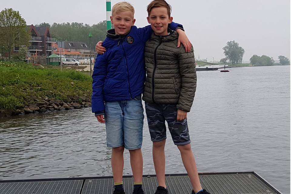 Loek (11) en Simon (12) liepen jaar lang in korte broek voor het goede doel
