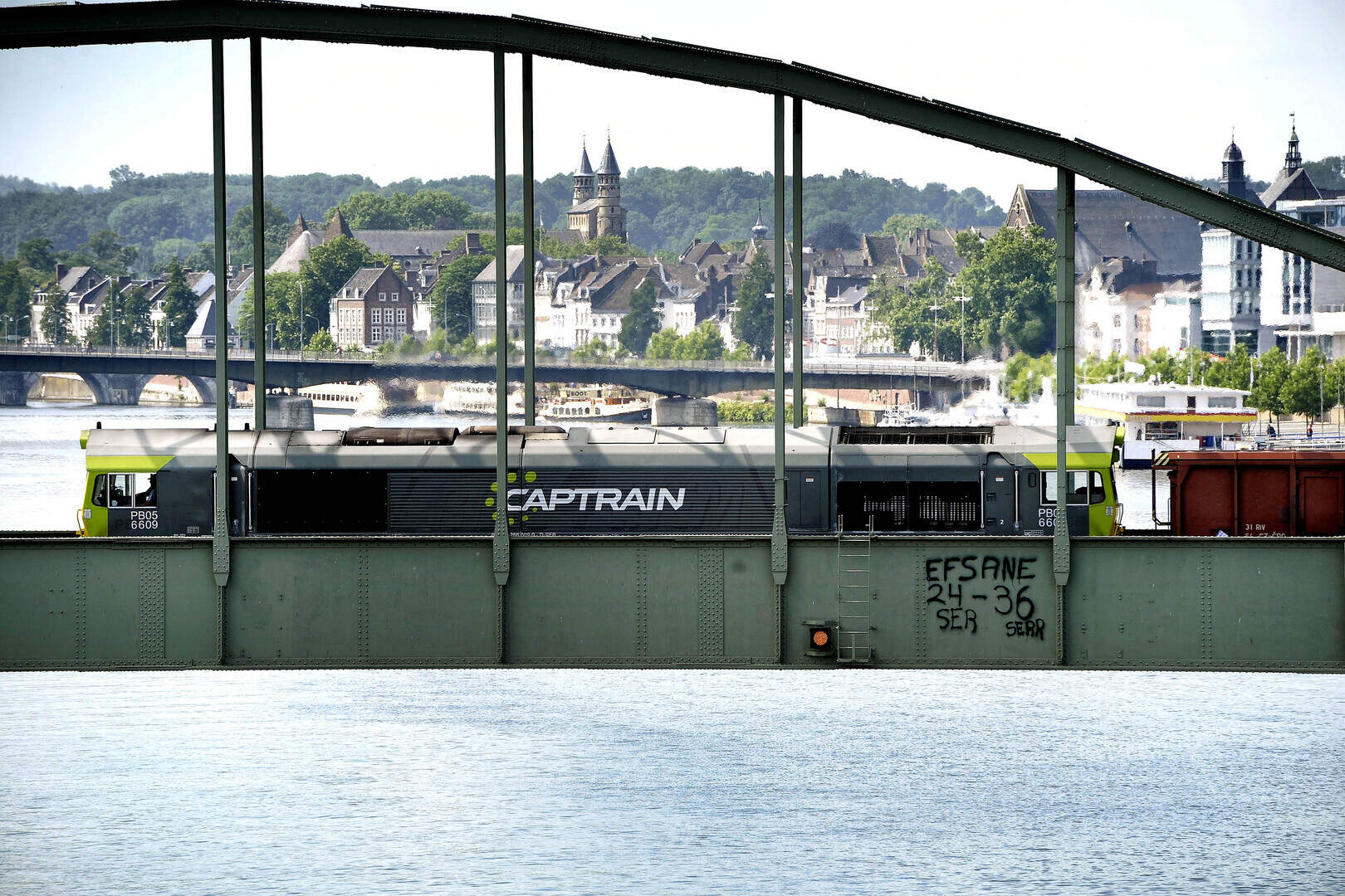 Minister effent pad voor sloop iconische spoorbrug Maastricht | De ...