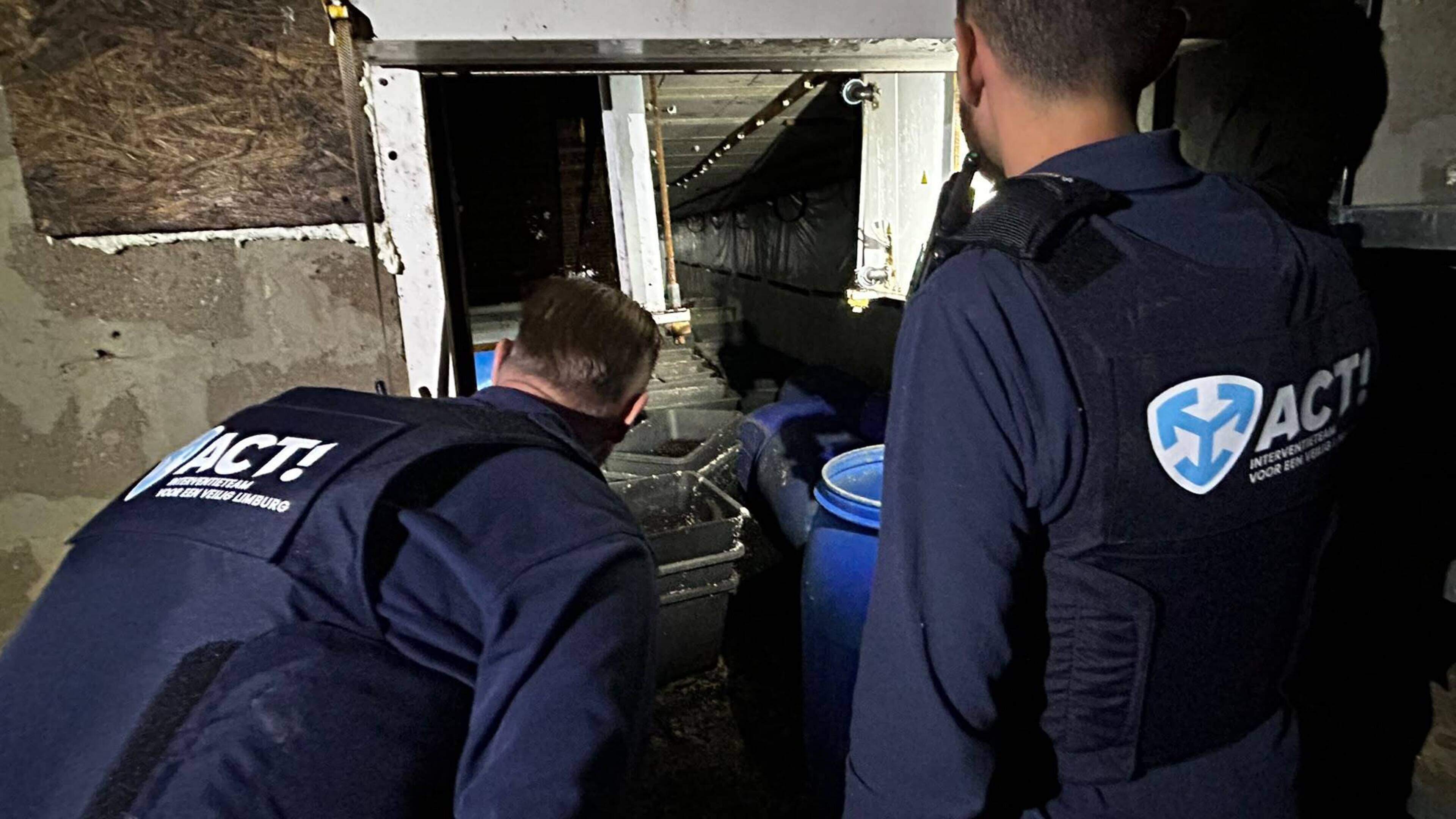 Verborgen kelderruimtes met lege vaten en kweekbakken ontdekt in buitengebied Maasbree