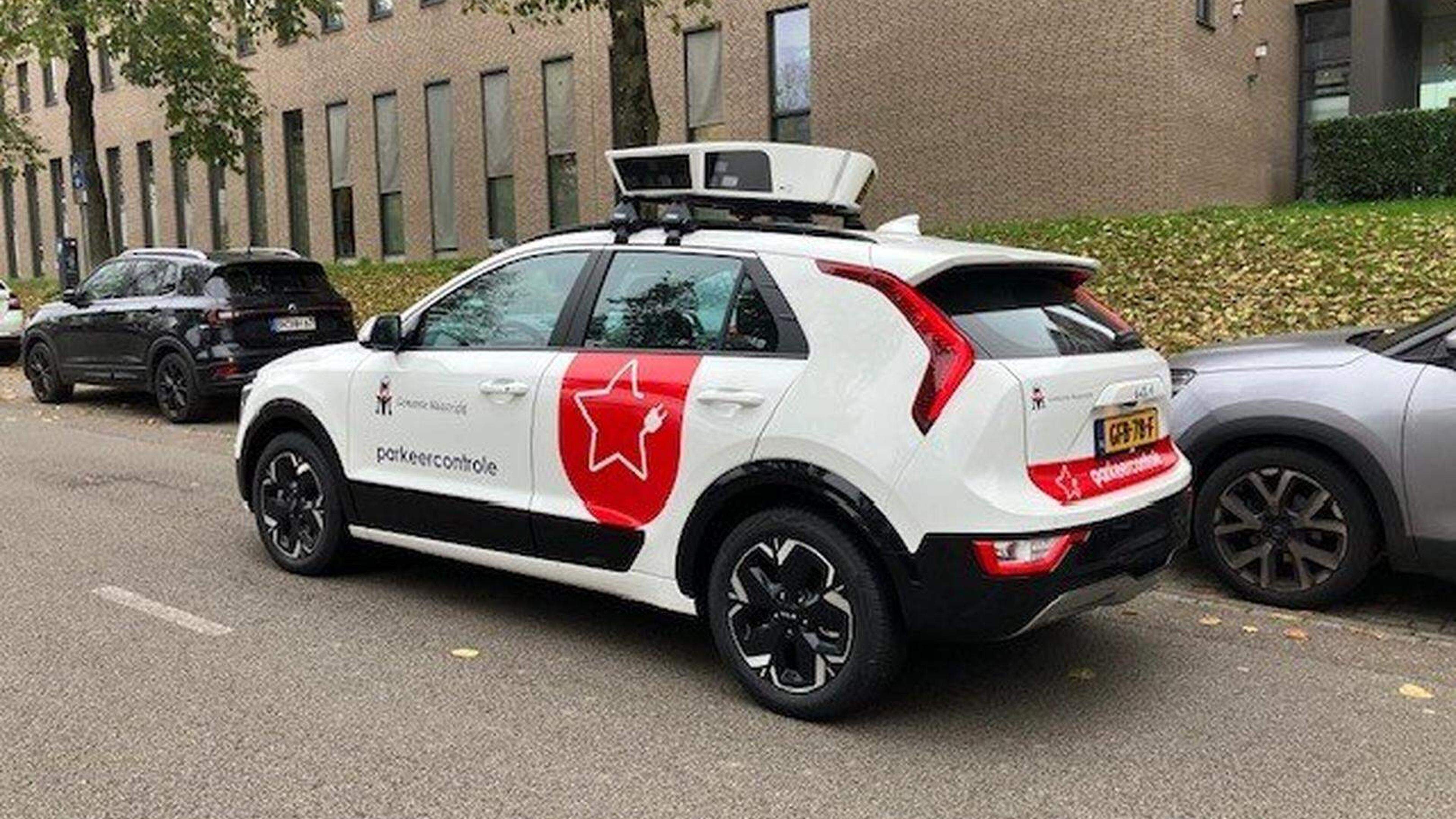 Maastricht stopt met omslachtige bekeuring: handhaver op scooter achter scanauto verdwijnt