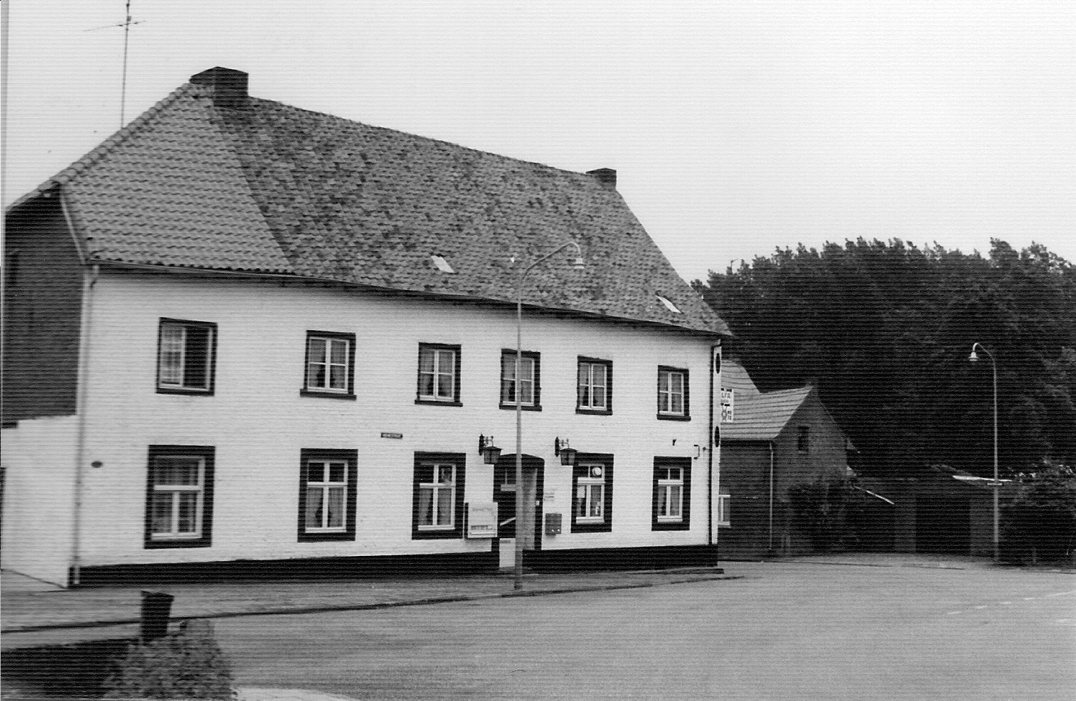 De metamorfose: Hoe ‘gemeentehuis’ café de Witte Hook in Spaubeek achter de rug van de gemeente om a
