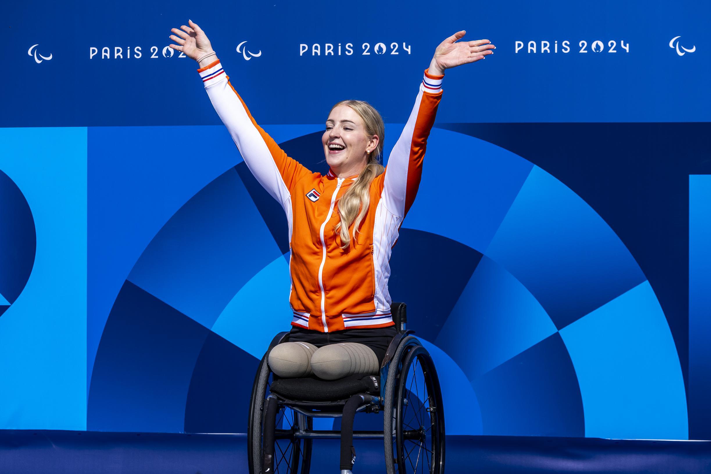 Handbikester Chantal Haenen uit Beegden wint zilver in Parijs