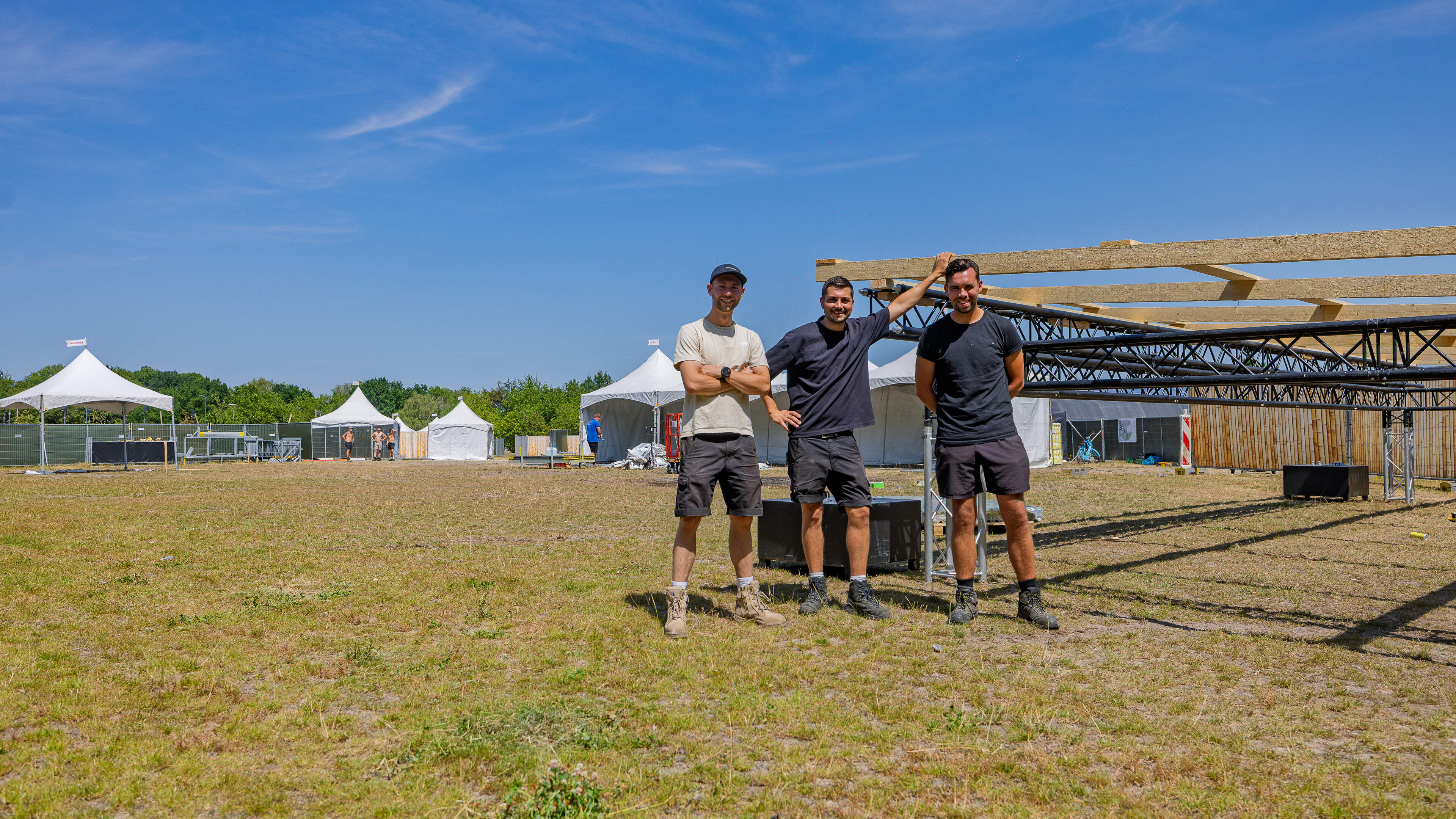 Organisatoren van Timeless in Landgraaf slapen op hun festivalterrein en sluiten zelf de wc’s aan: ‘