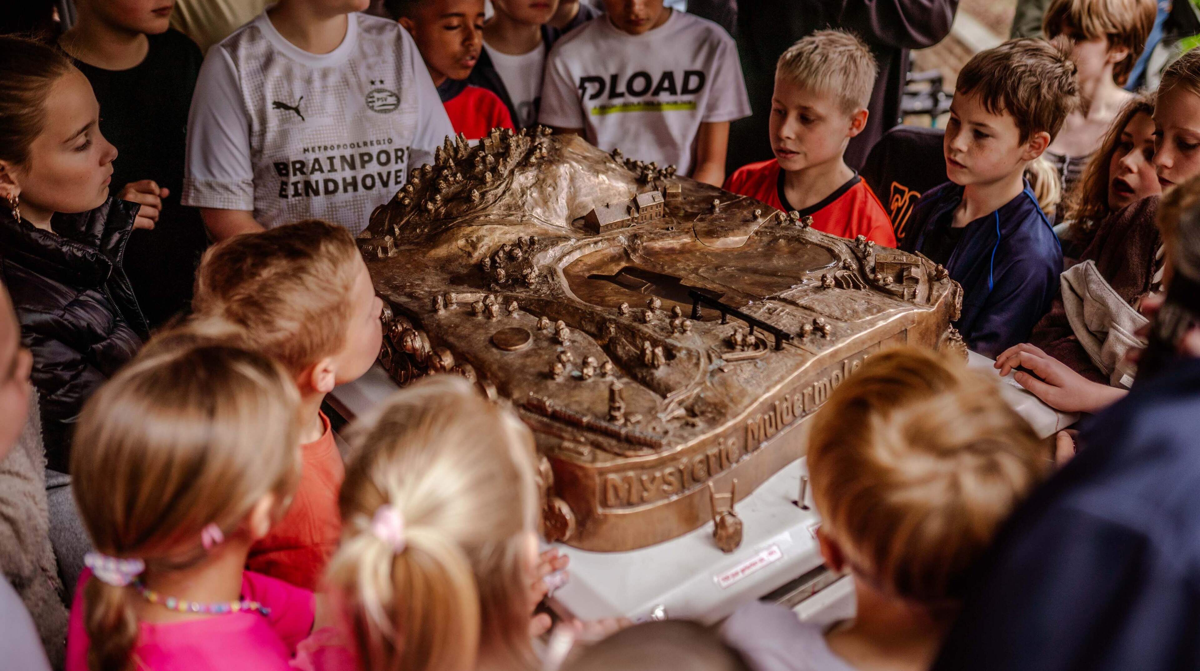 Een tijdreis maken kan nu in Schinnen met interactief kunstwerk: ‘Dit staat er over honderd jaar nog