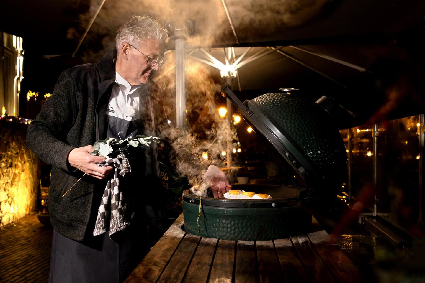 Een kerstmenu voor een tientje de man: sterrenkok René Brienen uit Well ...