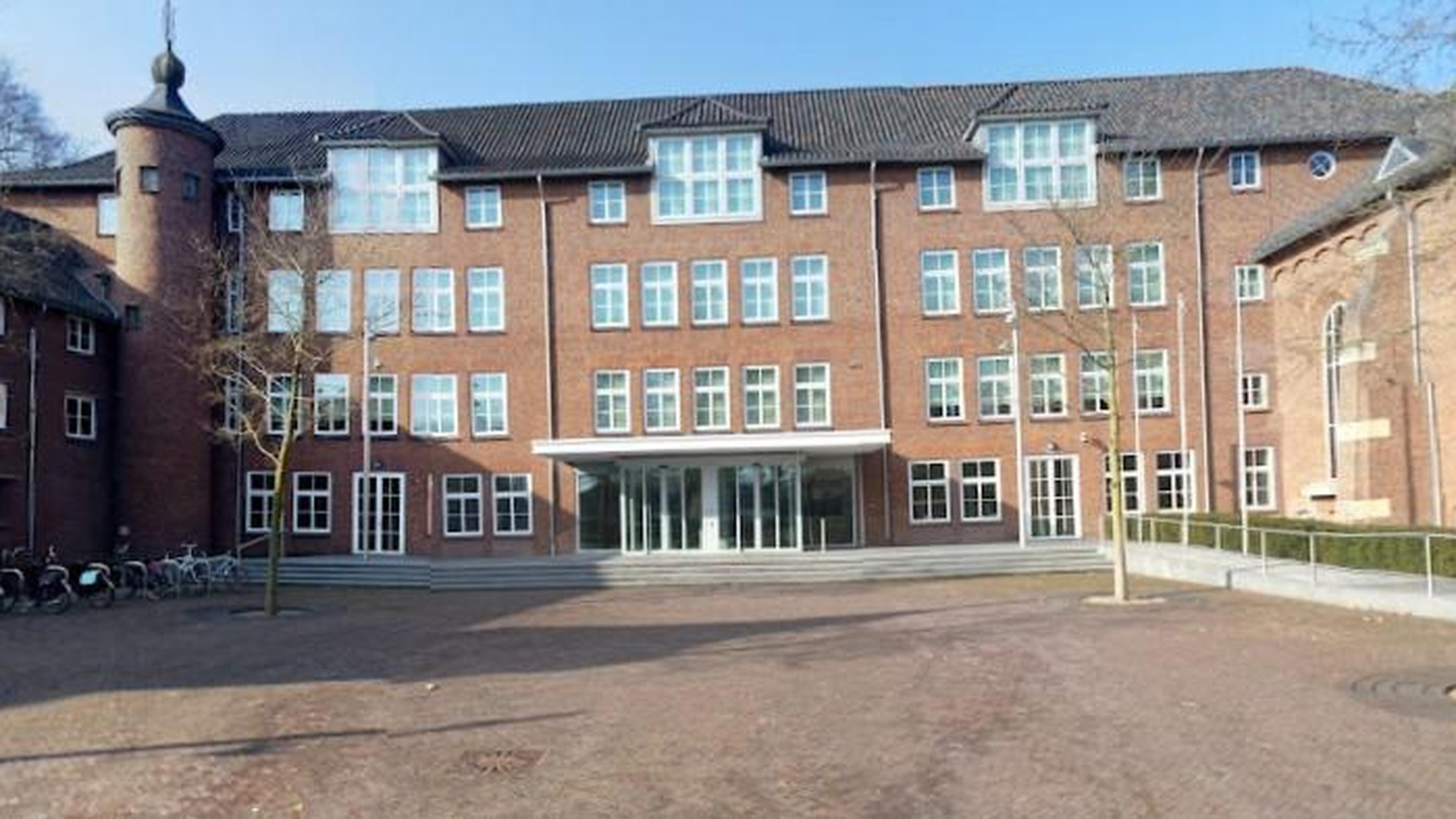 De maat is vol: Venray neemt maatregelen tegen inwoner die onophoudelijk brieven en mails naar de ge