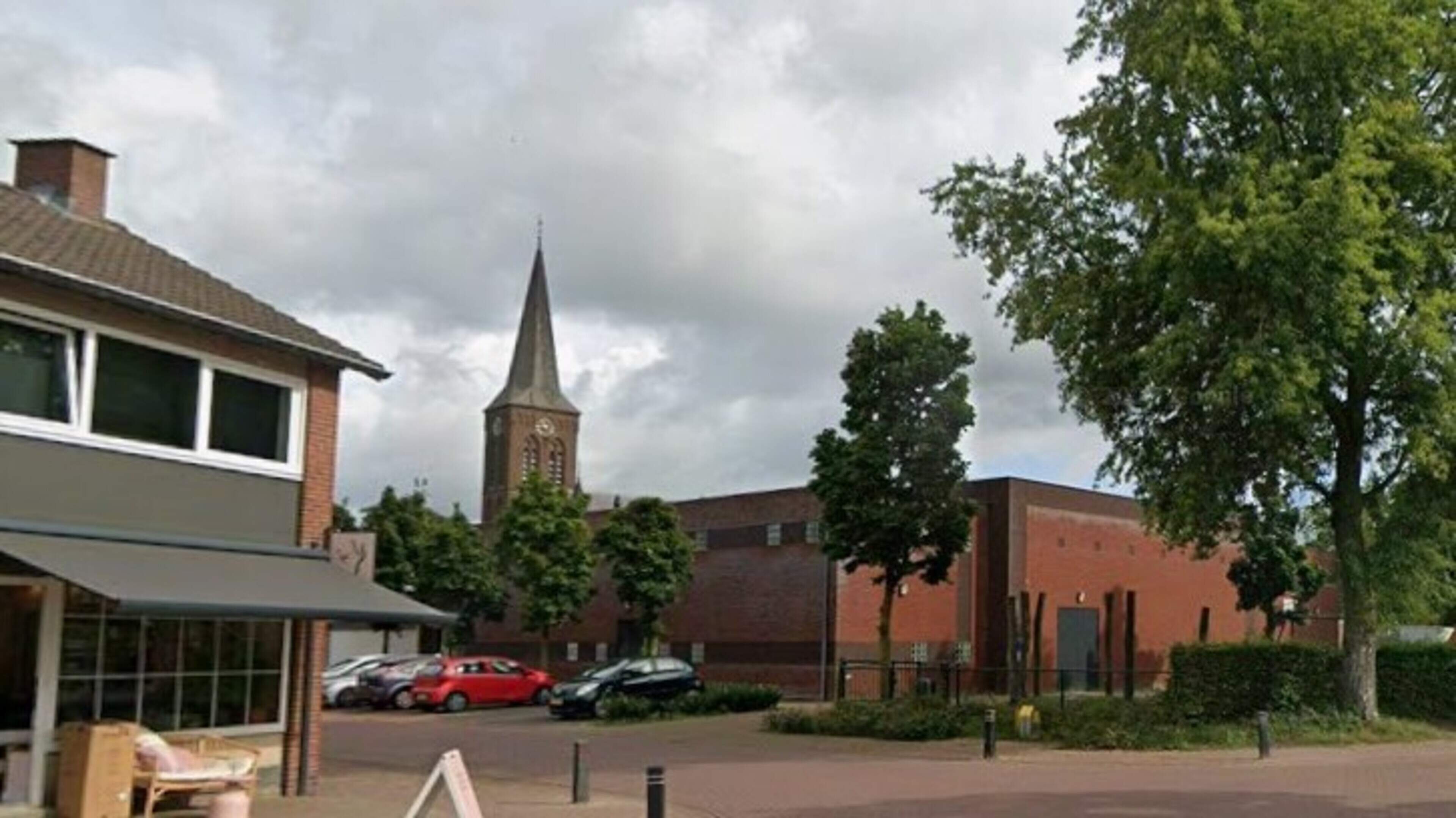 Extra parkeerplaatsen en controle op foutparkeerders moeten dorpshart van Meterik ontlasten