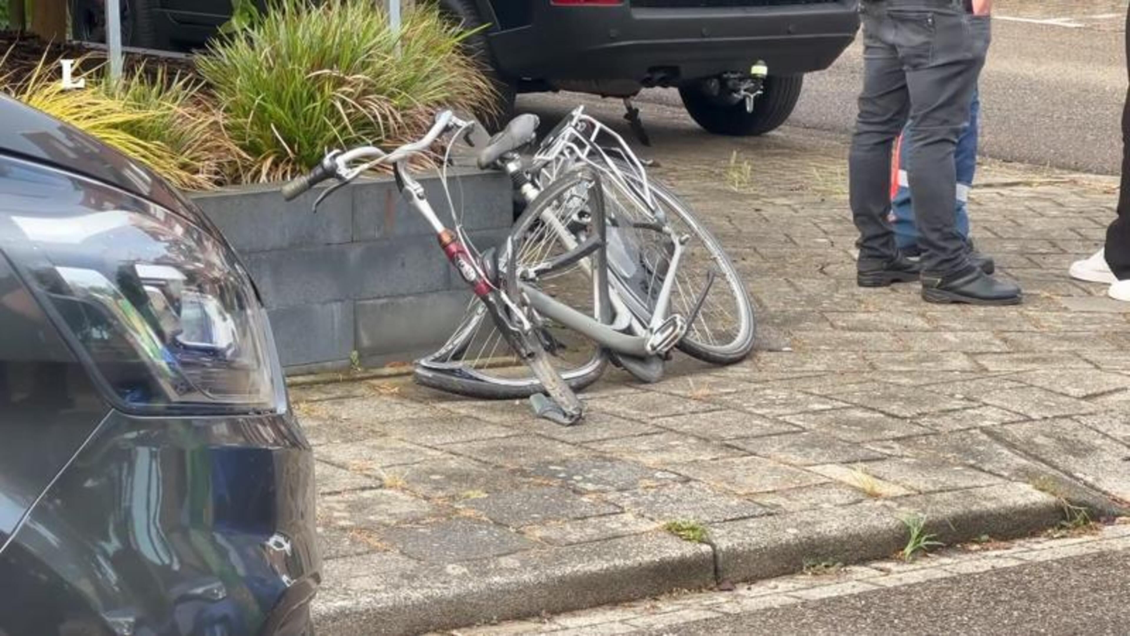 Fietser en auto botsen in Heerlen