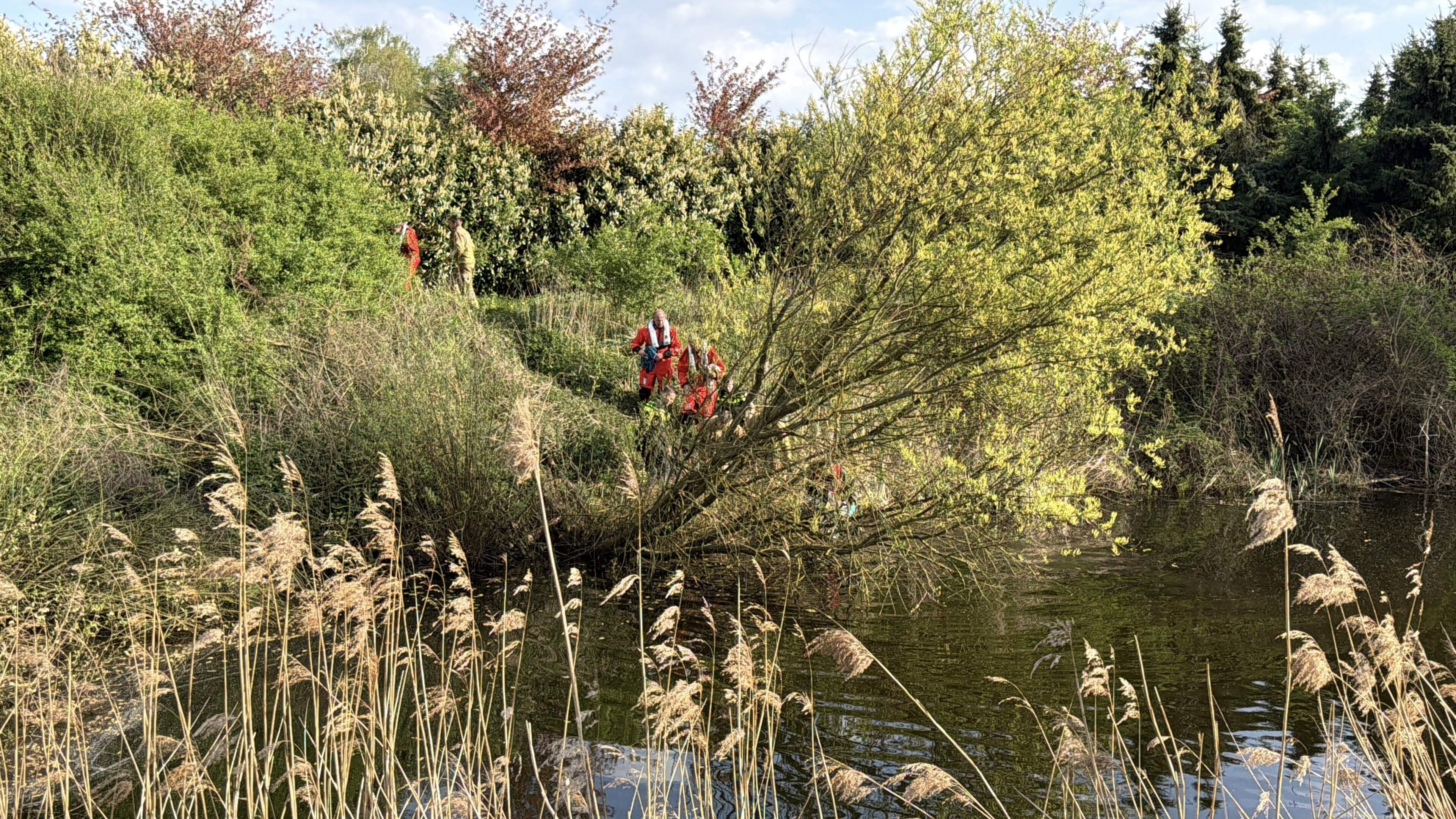 Vrouw raakt te water in Oostrum, brandweer brengt redding