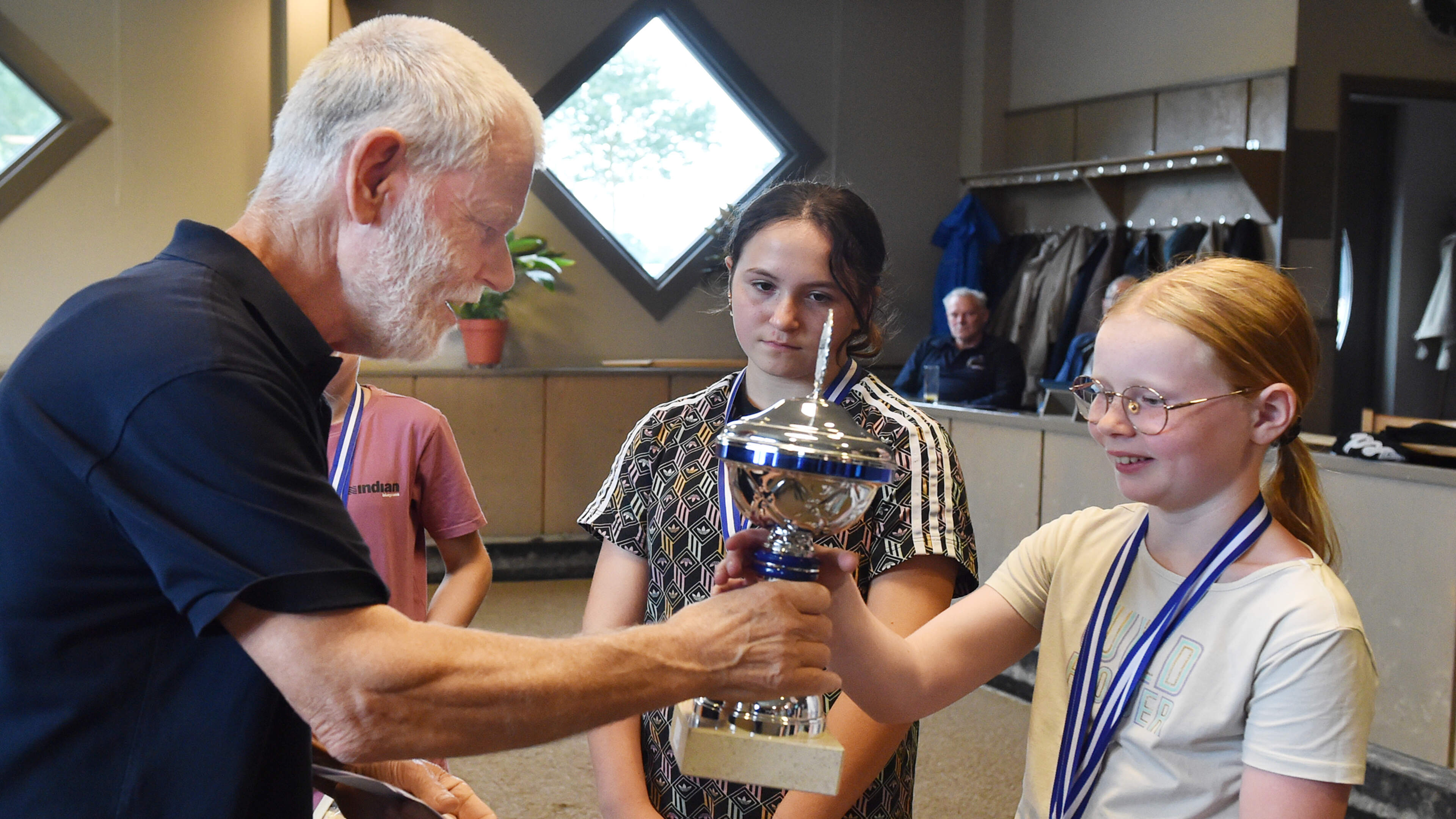 Demi (10) eerste jeugdbeugelkampioen van Maasbree: ‘Er zitten echte talenten bij’