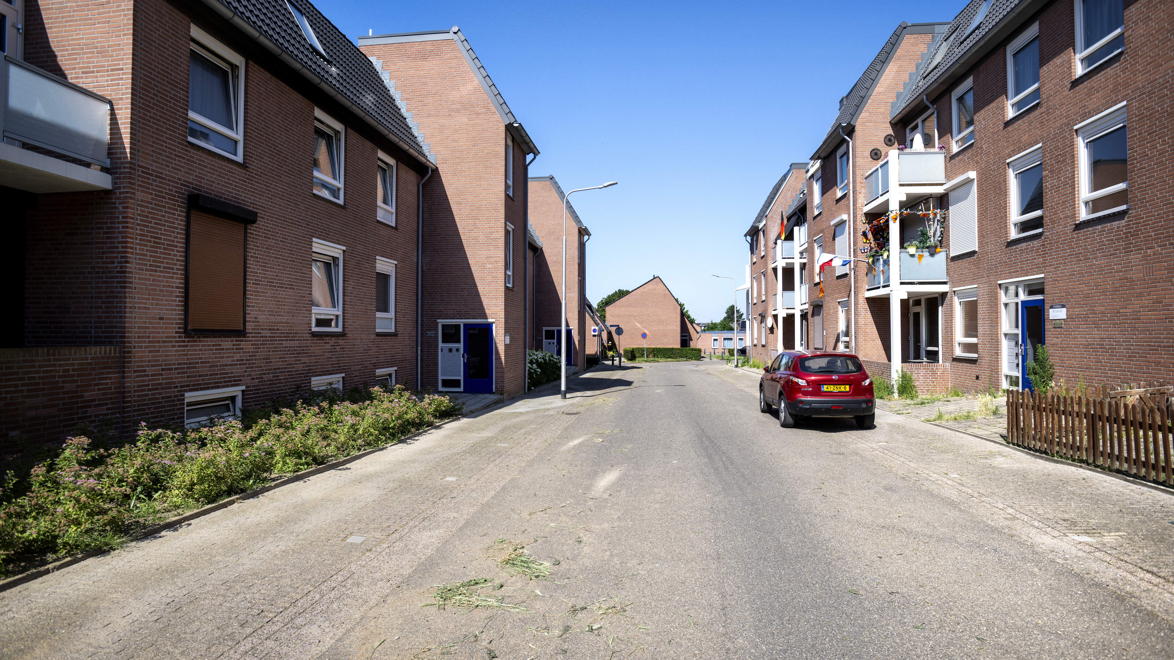 Het is ‘ieder voor zich’ in Kerkrade-Oost, terwijl ze in het hechte Reewoude elkaar met gemak door d