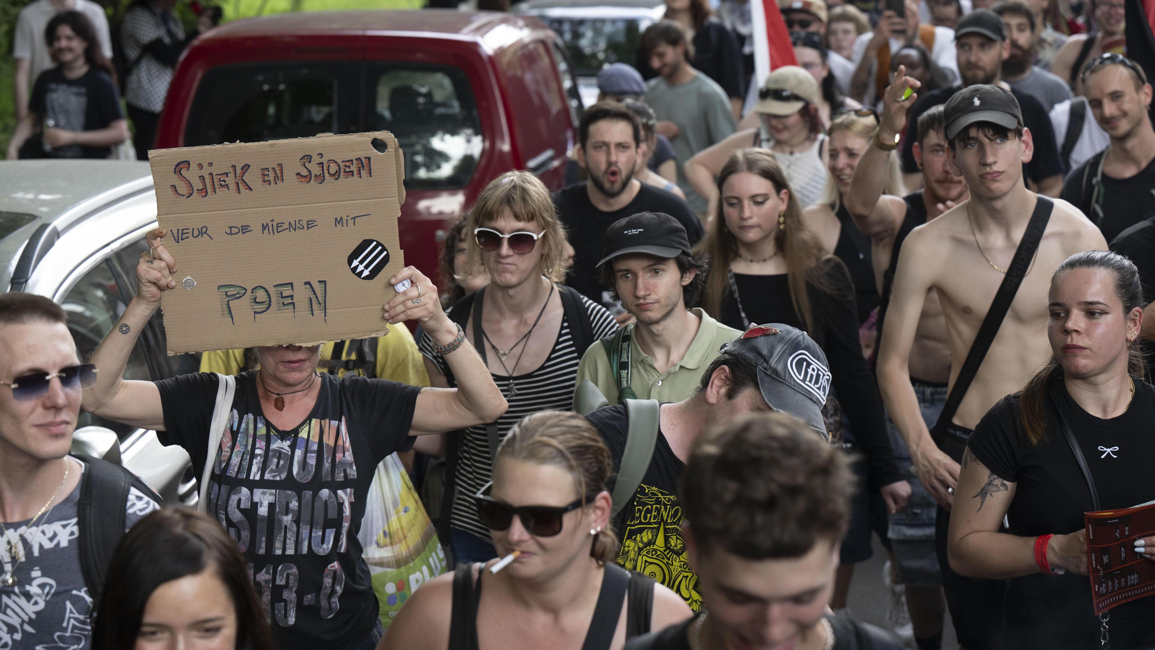 Parade door binnenstad van Maastricht voor behoud culturele vrijplaatsen: ‘Waar kunnen wij nog wonen
